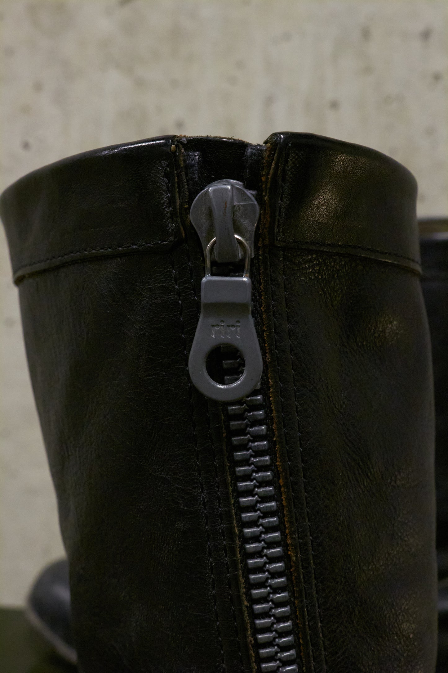ATTACHMENT by Kazuyuki Kumagai Early 00s Vegetable Tanned Cow Leather Back-zip Engineer Boots