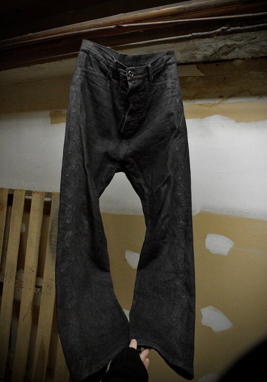 DEEPTI Collection °016-017 ‘D-050 YAW-95’ Closed Crash Seam Low Cut Denim