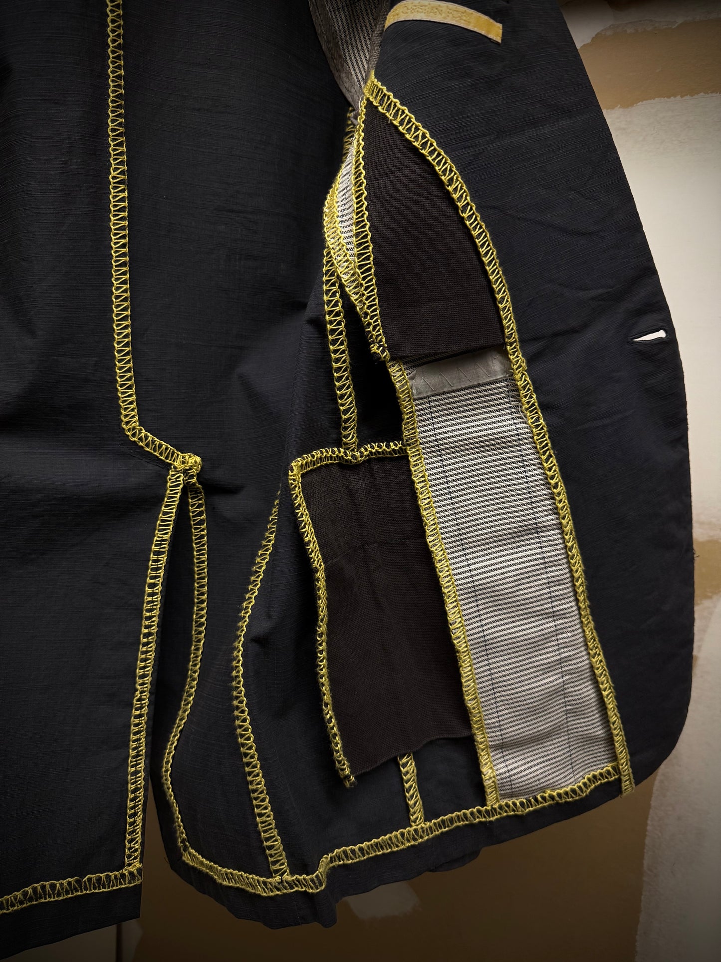 Carol Christian Poell SS06 'GM/2098 ORDER/109' Yellow Overlock Stitch Single Button Blazer detail | DRIEW GARMENTS