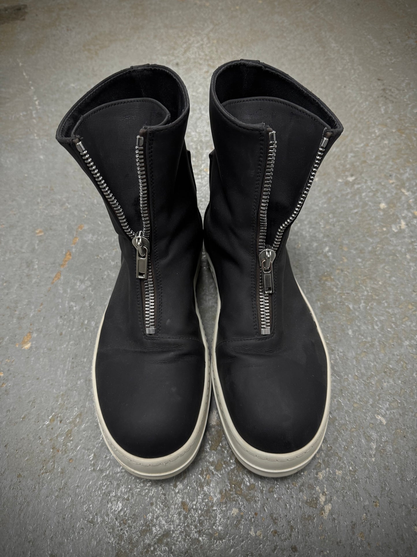 Rick Owens DRKSHDW AW20 “PERFORMA” Front Zip Polyurethane Sneaker Boots detail | DRIEW GARMENTS