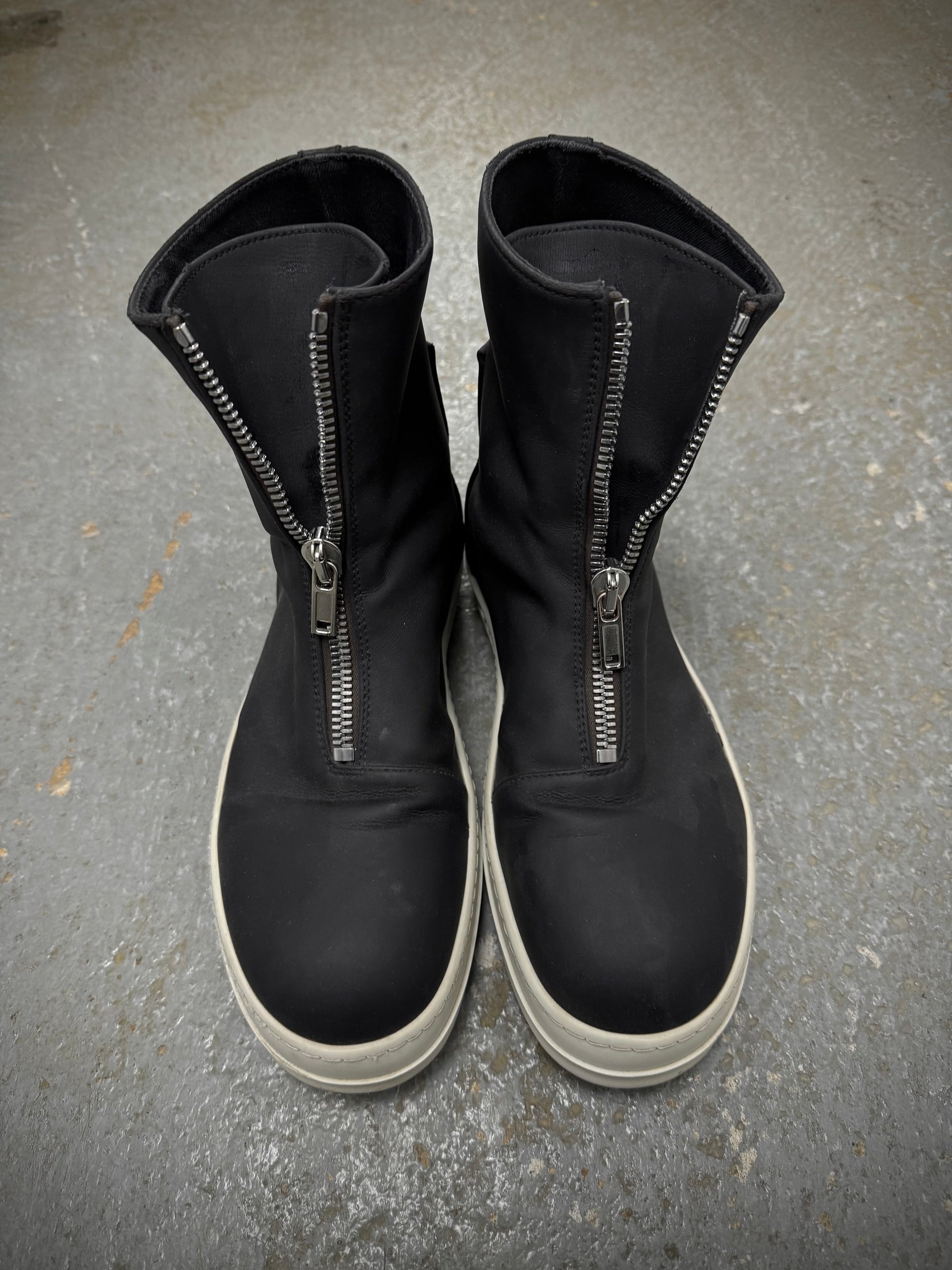 Rick Owens DRKSHDW AW20 “PERFORMA” Front Zip Polyurethane Sneaker Boots detail | DRIEW GARMENTS