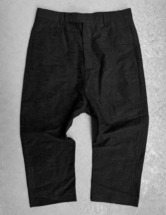 Rick Owens SS17 “WALRUS” Radiant Woven Cropped Pants in black, size US 32-33 (IT 48), flawless condition with textured fabric, belt loops, side seams, and a relaxed wide-leg cropped fit. Shown flat on a light gray surface.