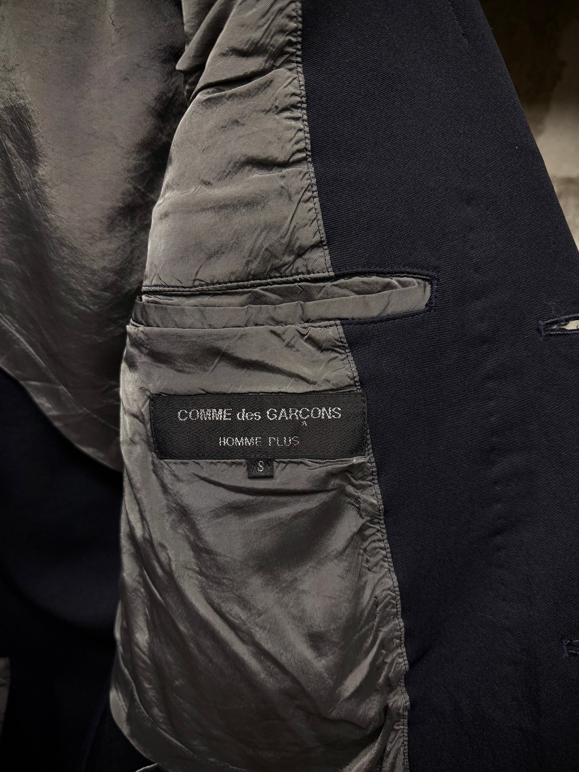 COMME des GARÇONS HOMME PLUS AW13 Dark Navy Hem Strap Poly Long Blazer detail | DRIEW GARMENTS