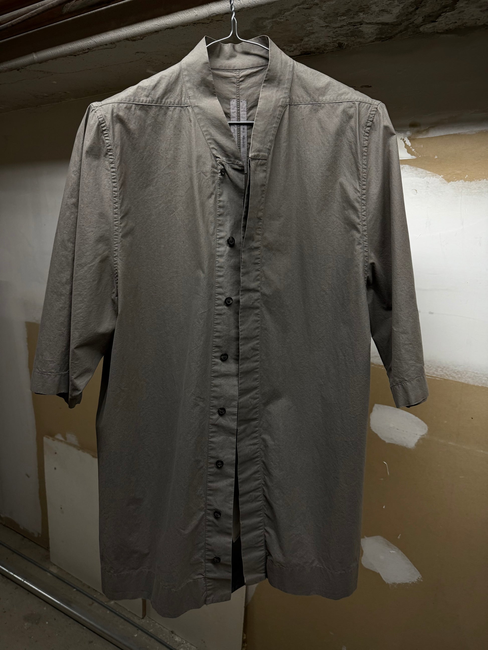Rick Owens AW17 “GLITTER” DARK DUST Mandarin Button-up Short Sleeve Shirt detail | DRIEW GARMENTS