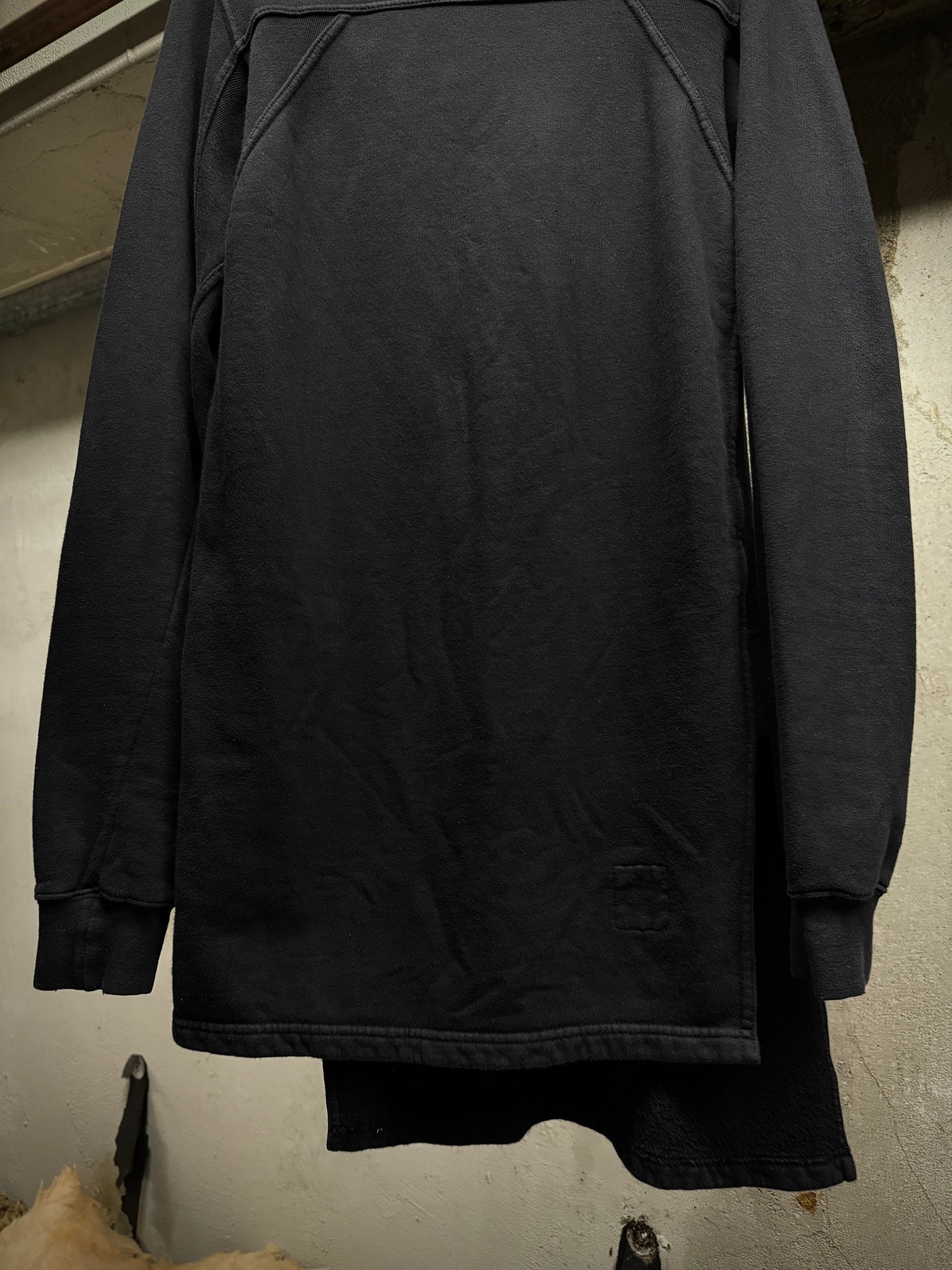 Rick Owens DRKSDHW AW07 "EXPLODER" Asymmetric Split Hem Long-sleeves Jumper detail | DRIEW GARMENTS