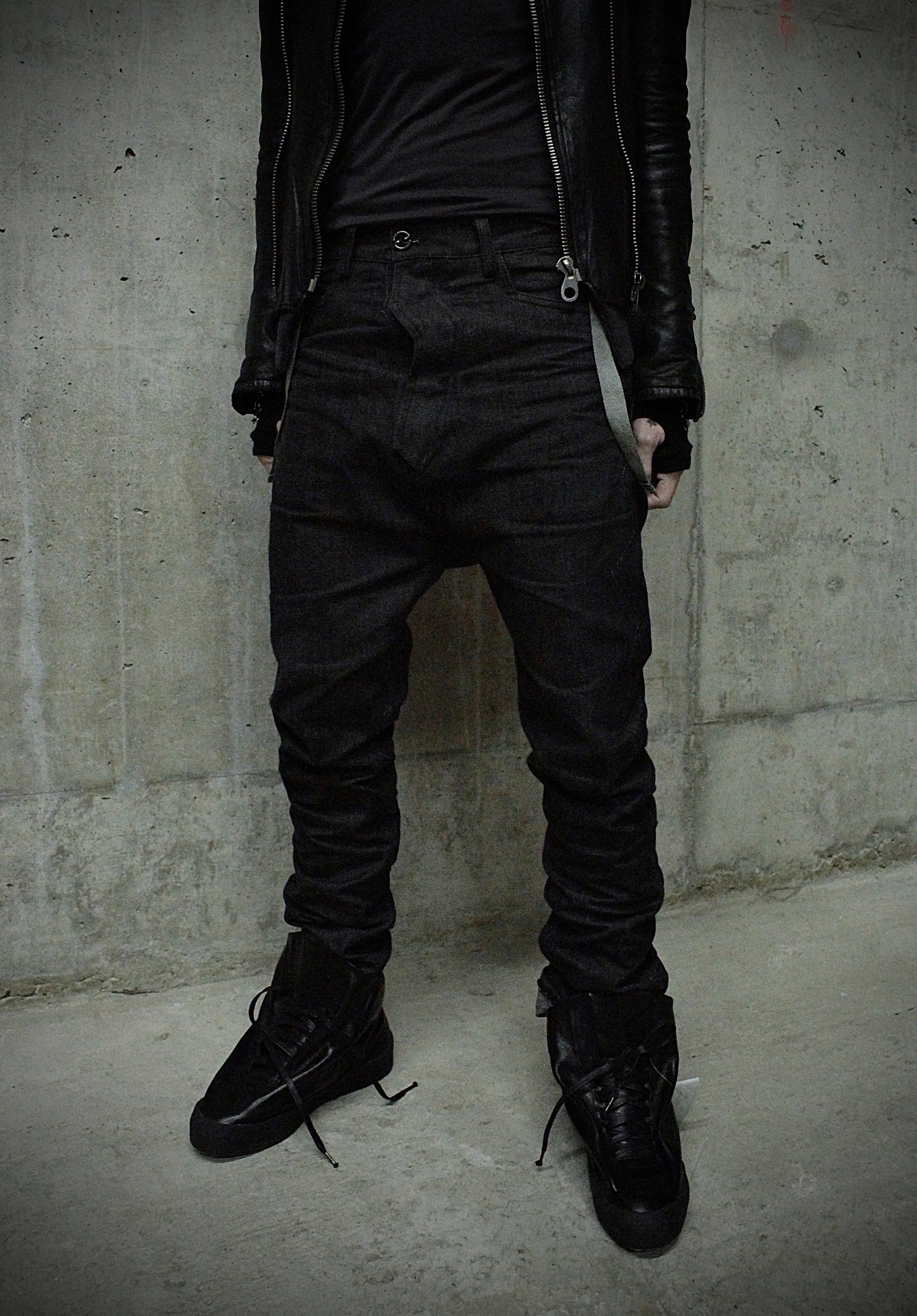DEEPTI Collection °016-017 ‘D-050 YAW-95’ Closed Crash Seam Low Cut Denim detail | DRIEW GARMENTS