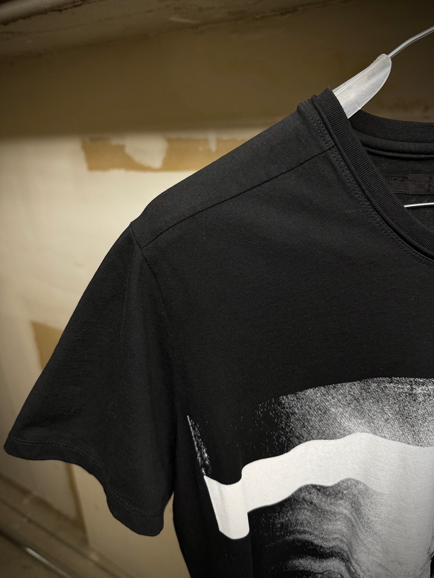 Julius_7 NILøS by Julius_7 AW16-17 {PILLARS} Cotton Boil Jersey Graphic T-shirt detail | DRIEW GARMENTS