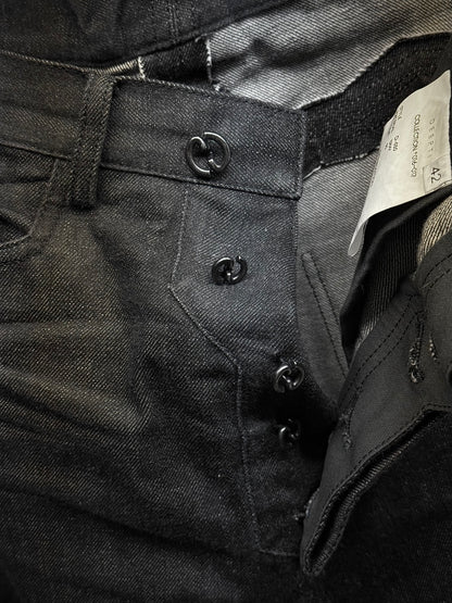 DEEPTI Collection °016-017 ‘D-050 YAW-95’ Closed Crash Seam Low Cut Denim