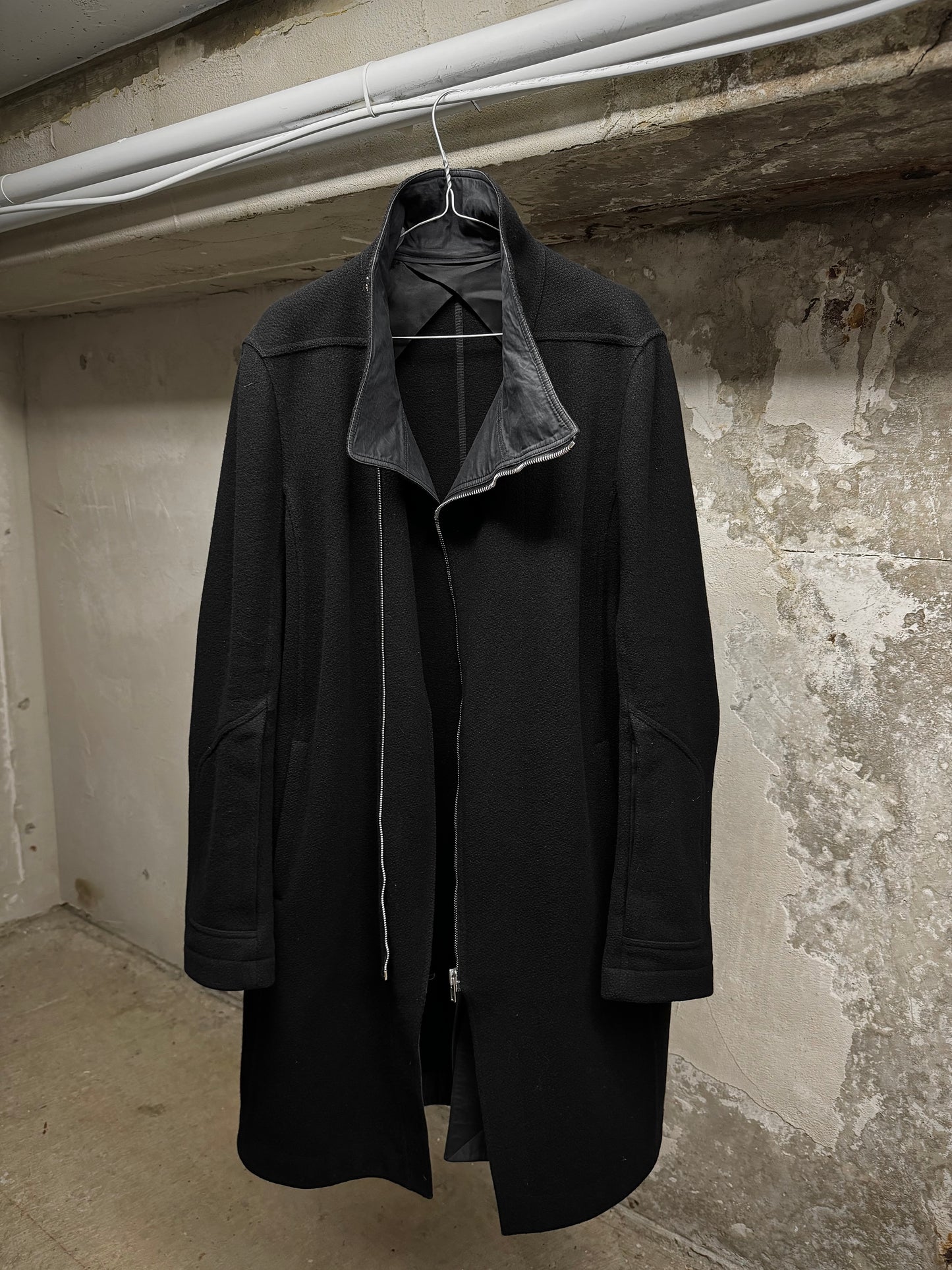 Rick Owens AW15 "SPHINX" Mollino Asymmetrical Front Zip Heavy Wool Coat detail | DRIEW GARMENTS