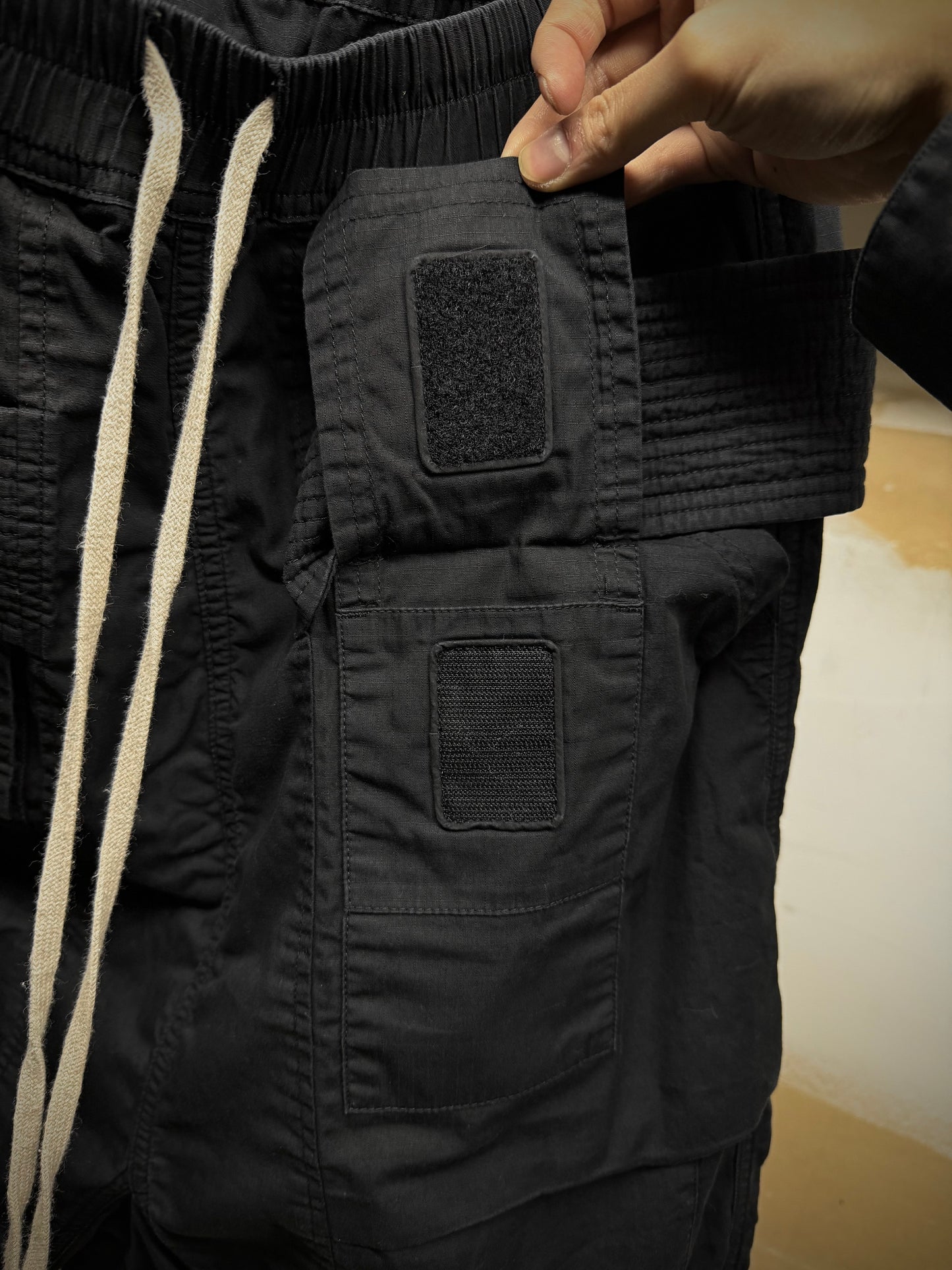 Rick Owens DRKSHDW SS19 "BABEL" Rip Stop Creatch Drop-crotch Cargo Shorts detail | DRIEW GARMENTS