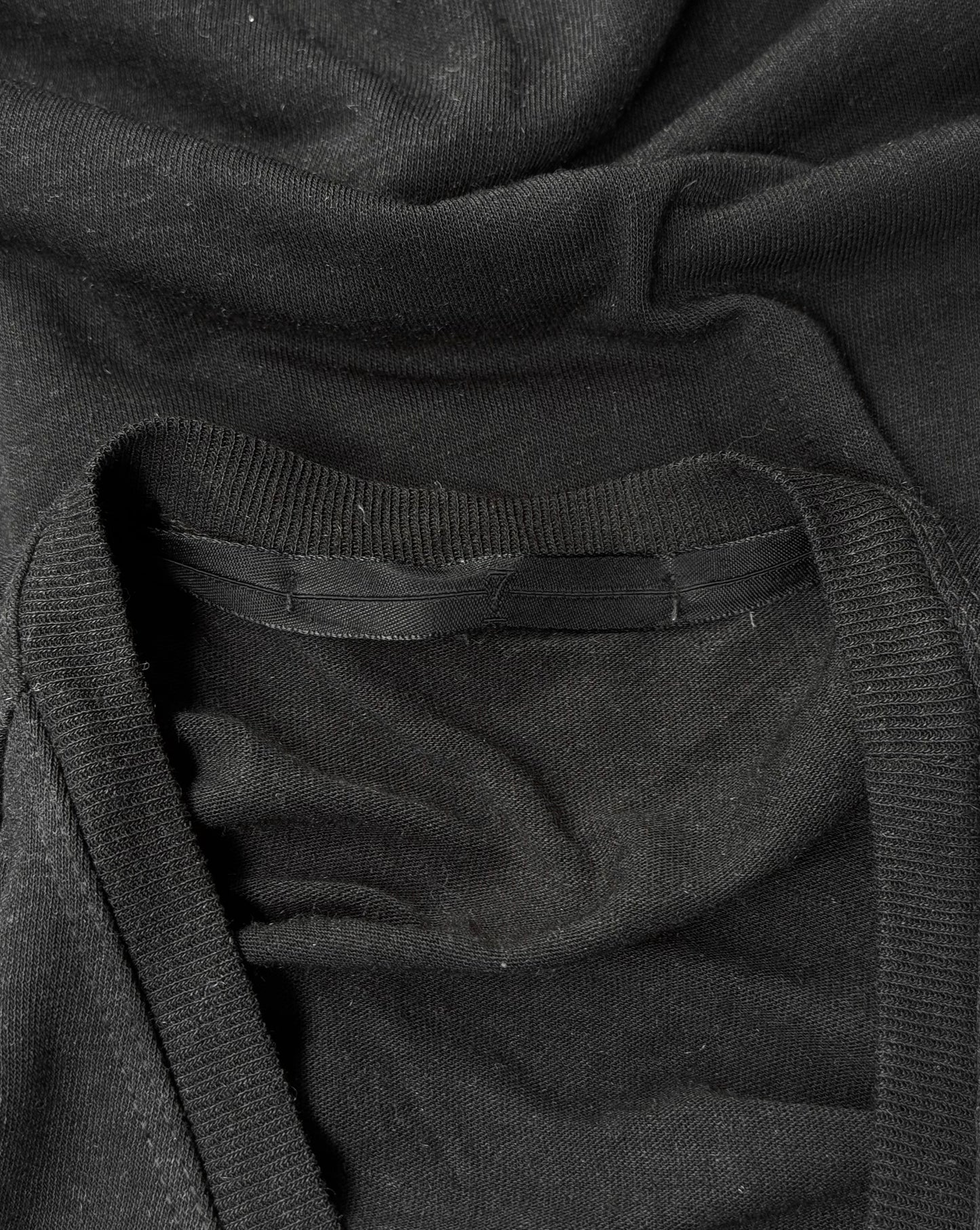 Julius_7 AW18 “Division;” Multi-layered Linen Jersey Long-sleeves
