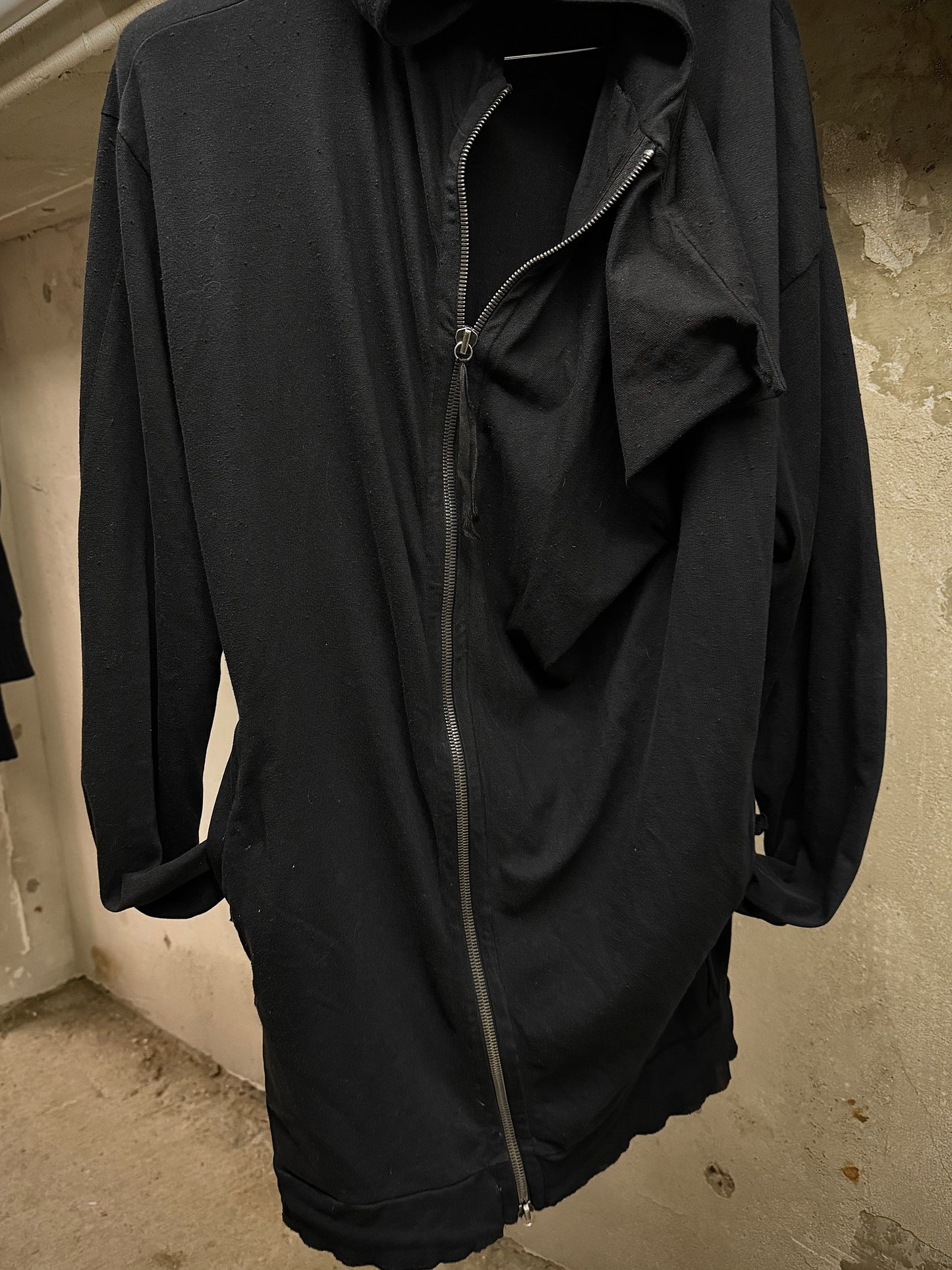 DAMIR DOMA SILENT by DAMIR DOMA 2010s 'TRAPPE' Asymmetric Drape Zip Up Hoodie detail | DRIEW GARMENTS