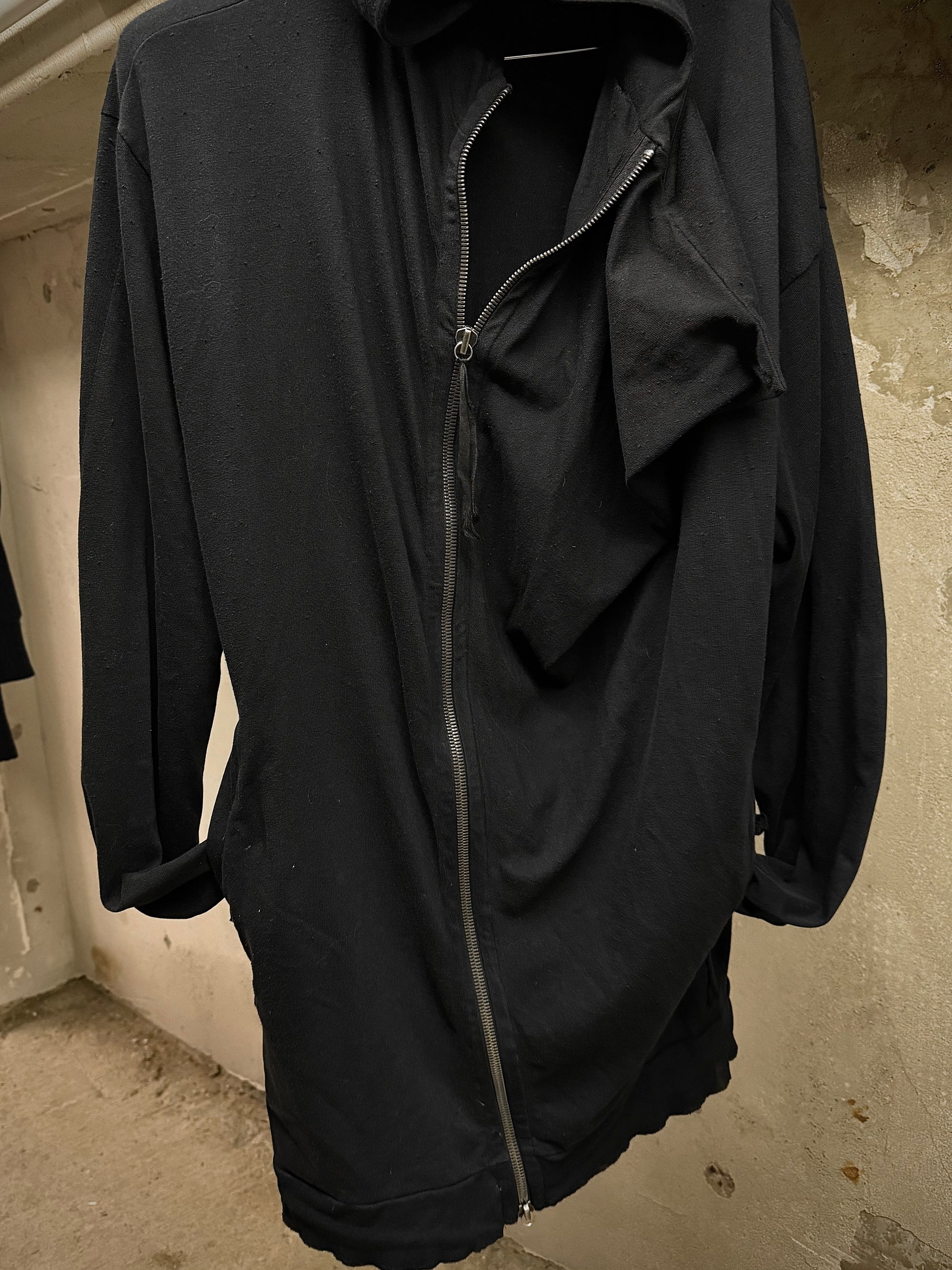 DAMIR DOMA SILENT by DAMIR DOMA 2010s 'TRAPPE' Asymmetric Drape Zip Up Hoodie detail | DRIEW GARMENTS