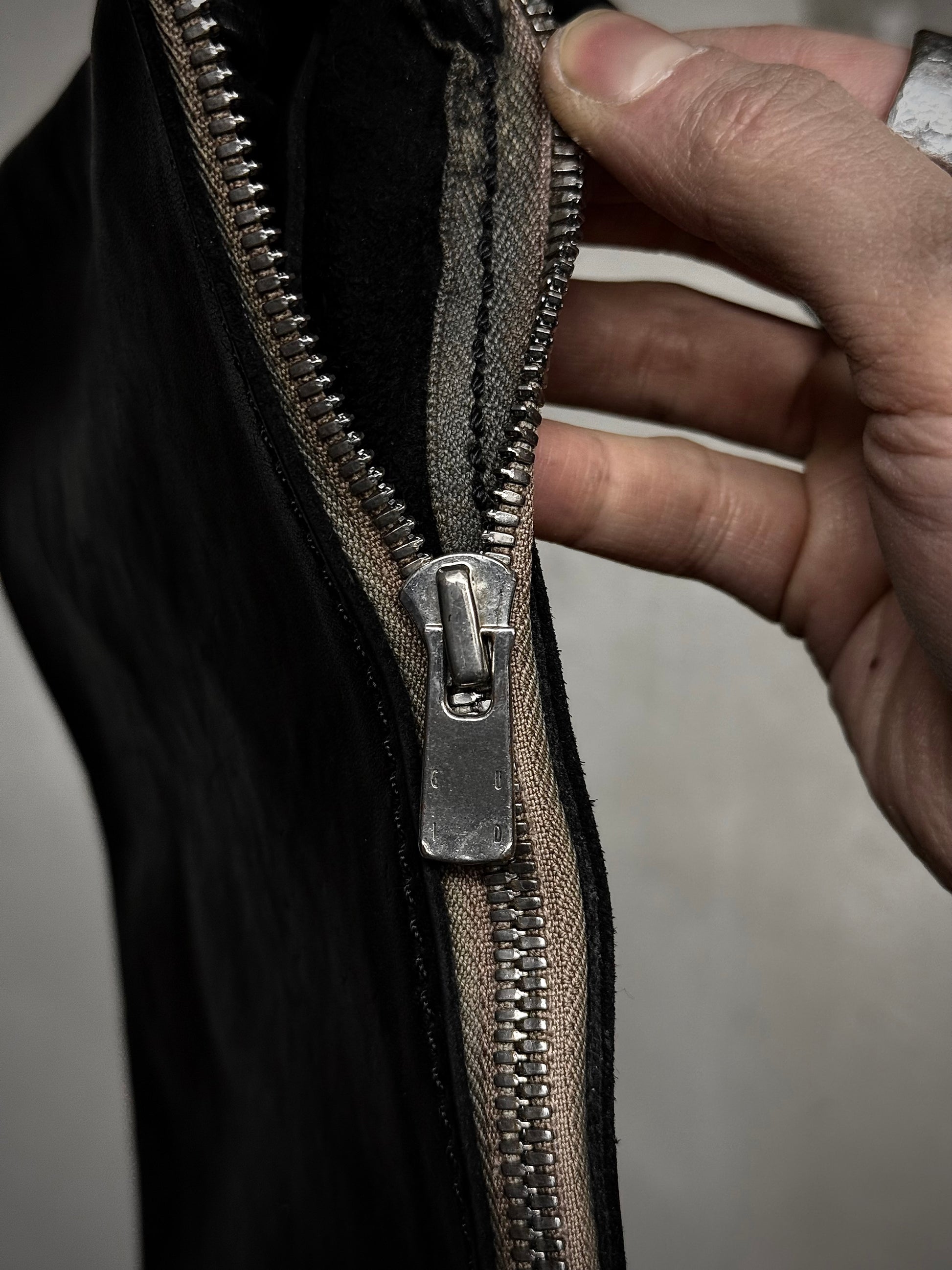 Guidi 'CLT01' Zipped Soft Horse Leather Cross Body Purse detail | DRIEW GARMENTS