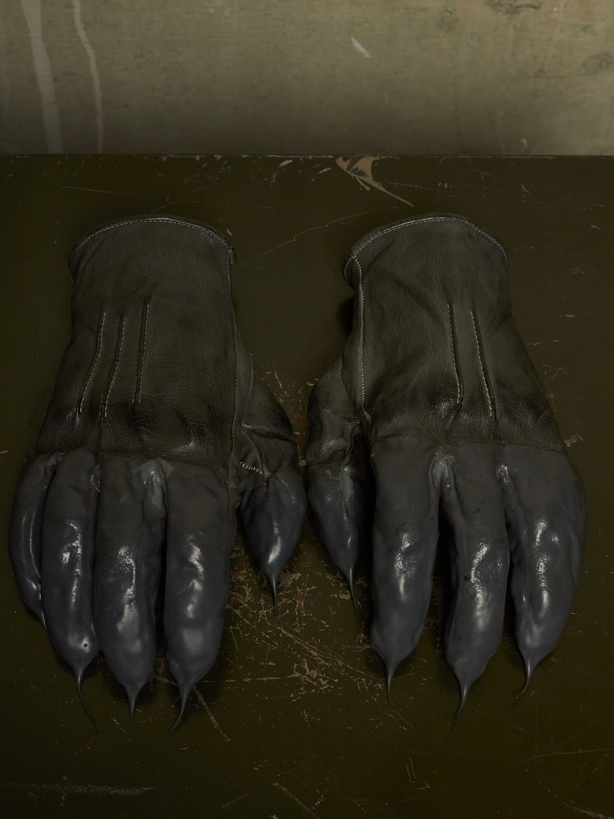 Carol Christian Poell 'AM/2459 ROOMS-PTC/19' Object-dyed Rubber Drip Leather Gloves