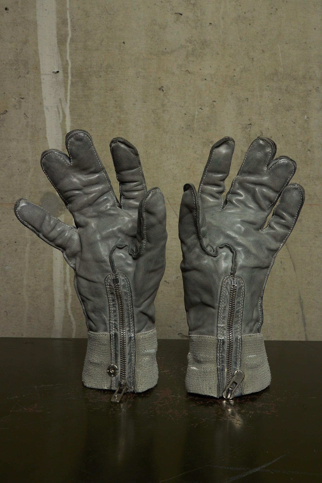 Carol Christian Poell Early 2000s ‘AM/2593 CORS-PTC/19’ Object-dyed Horse Leather Syndactyly Hands Gloves