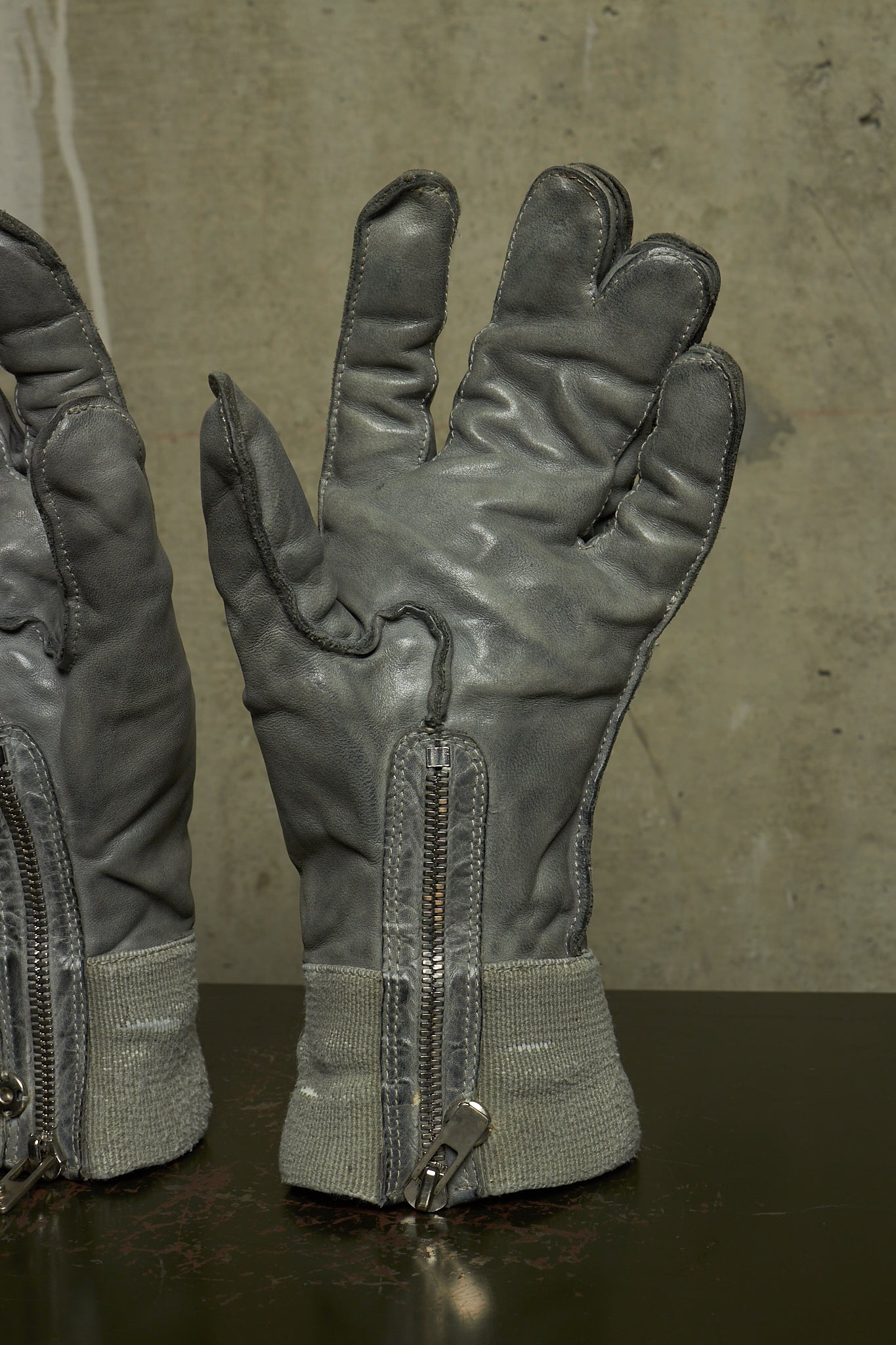 Carol Christian Poell Early 2000s ‘AM/2593 CORS-PTC/19’ Object-dyed Horse Leather Syndactyly Hands Gloves