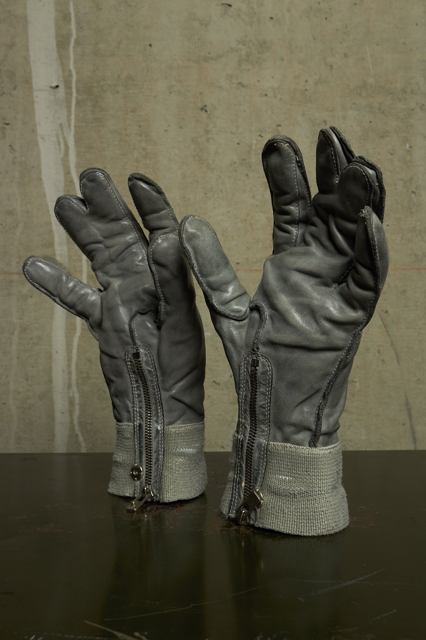 Carol Christian Poell Early 2000s ‘AM/2593 CORS-PTC/19’ Object-dyed Horse Leather Syndactyly Hands Gloves