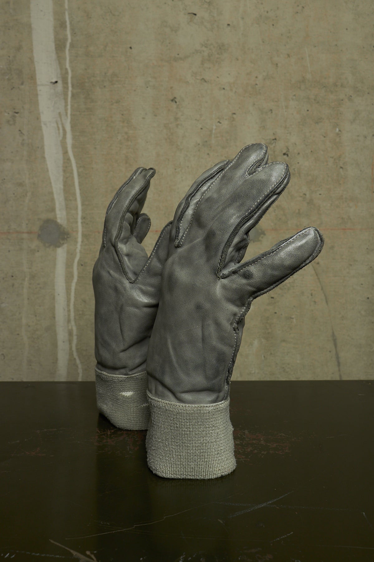 Carol Christian Poell Early 2000s ‘AM/2593 CORS-PTC/19’ Object-dyed Horse Leather Syndactyly Hands Gloves