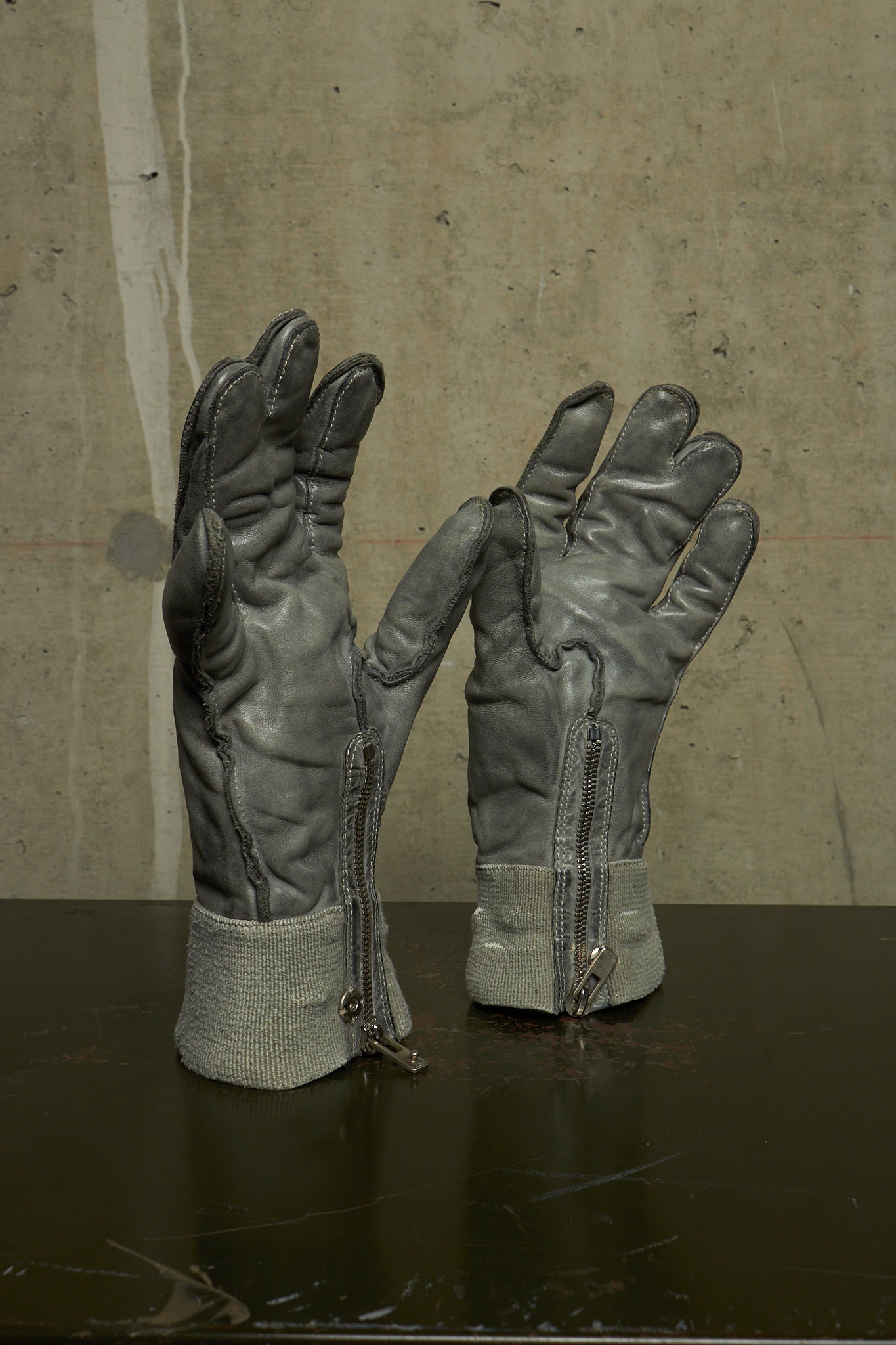 Carol Christian Poell Early 2000s ‘AM/2593 CORS-PTC/19’ Object-dyed Horse Leather Syndactyly Hands Gloves