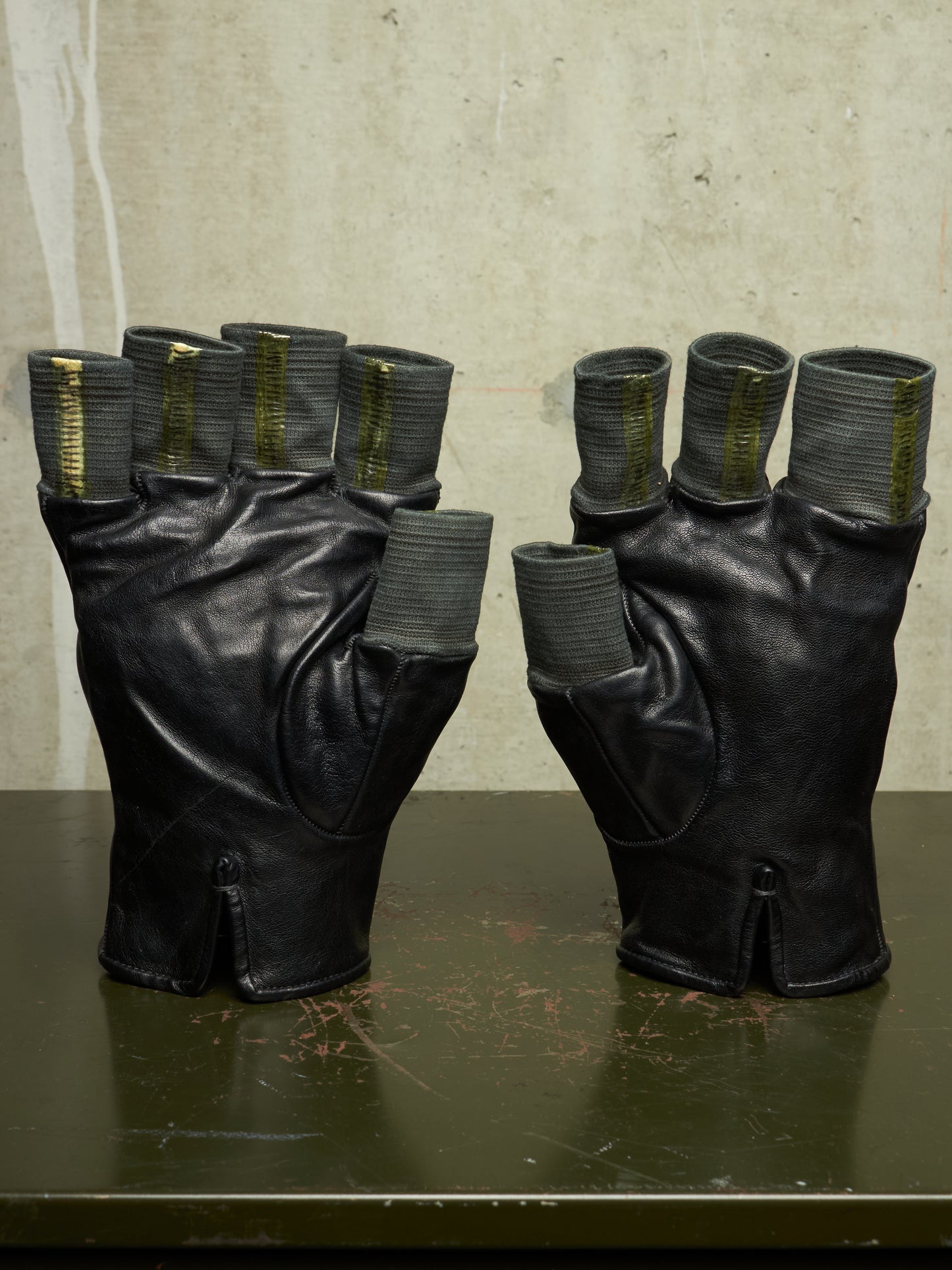Carol Christian Poell 'AM/2457 ROOMS-PTC/010' Disparate Kangaroo Leather Gloves
