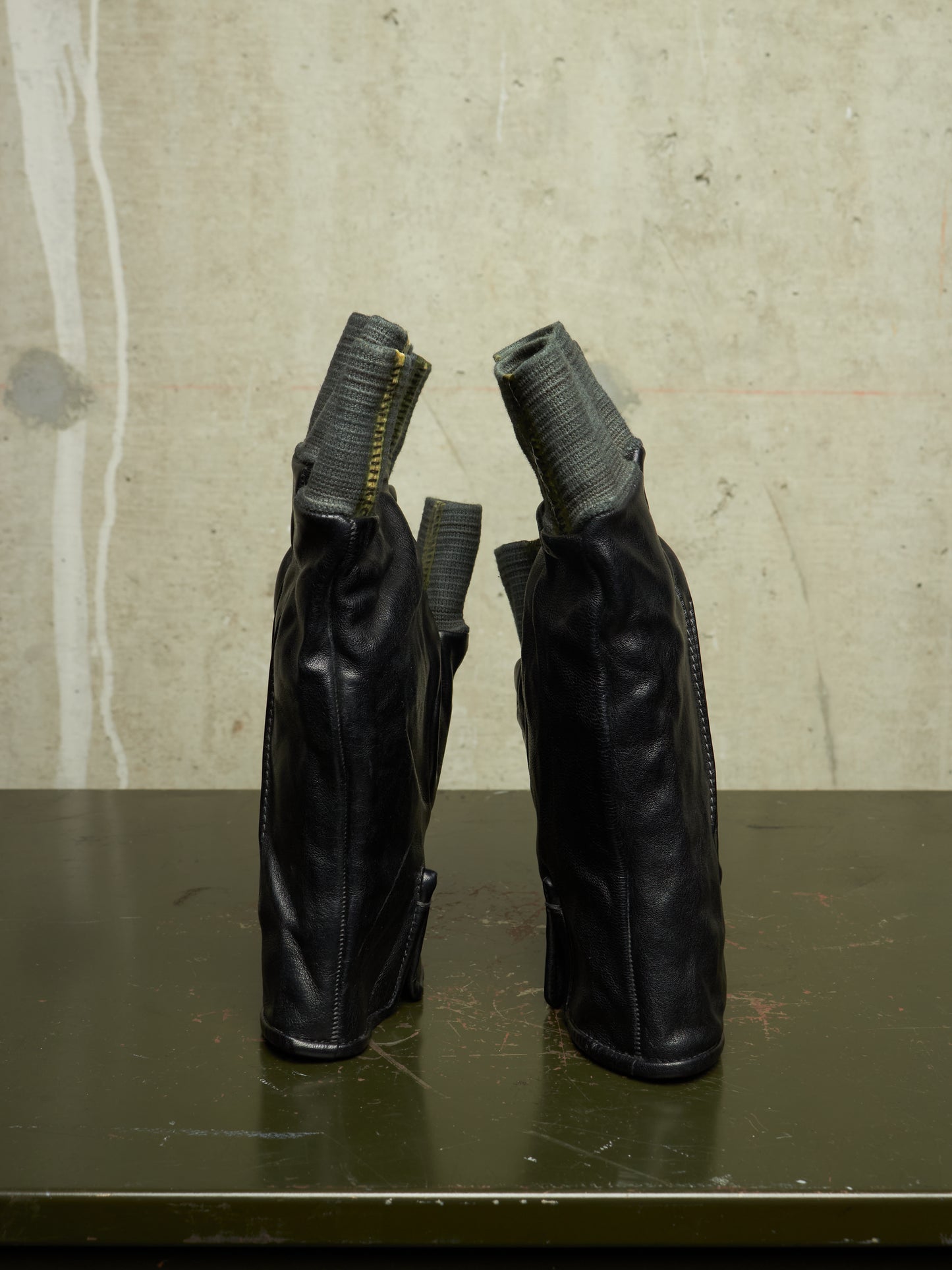 Carol Christian Poell 'AM/2457 ROOMS-PTC/010' Disparate Kangaroo Leather Gloves