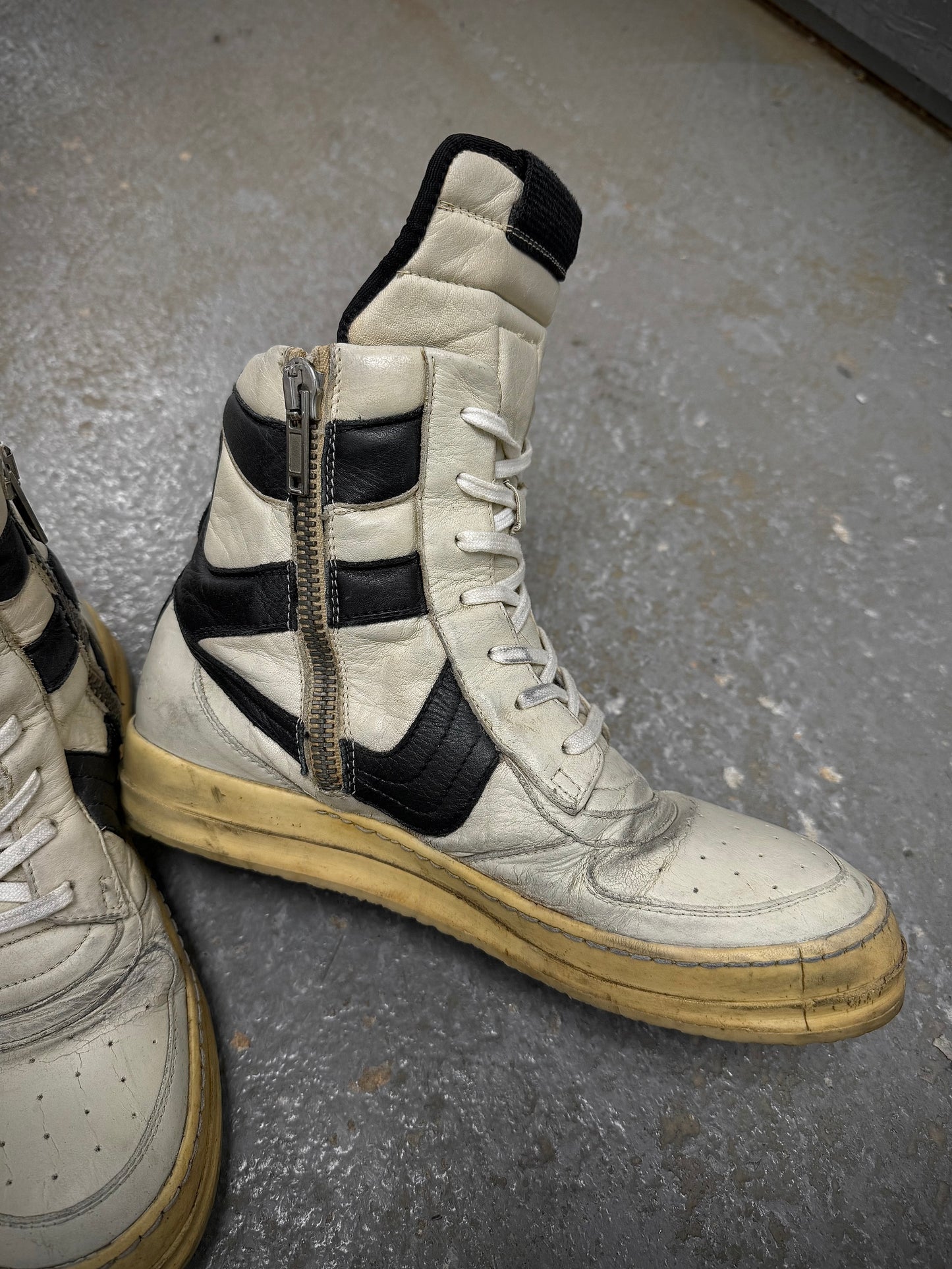 Rick Owens AW06 "DUSTULATOR" 'Reverse Oreo' Dunk Leather Sneakers detail | DRIEW GARMENTS
