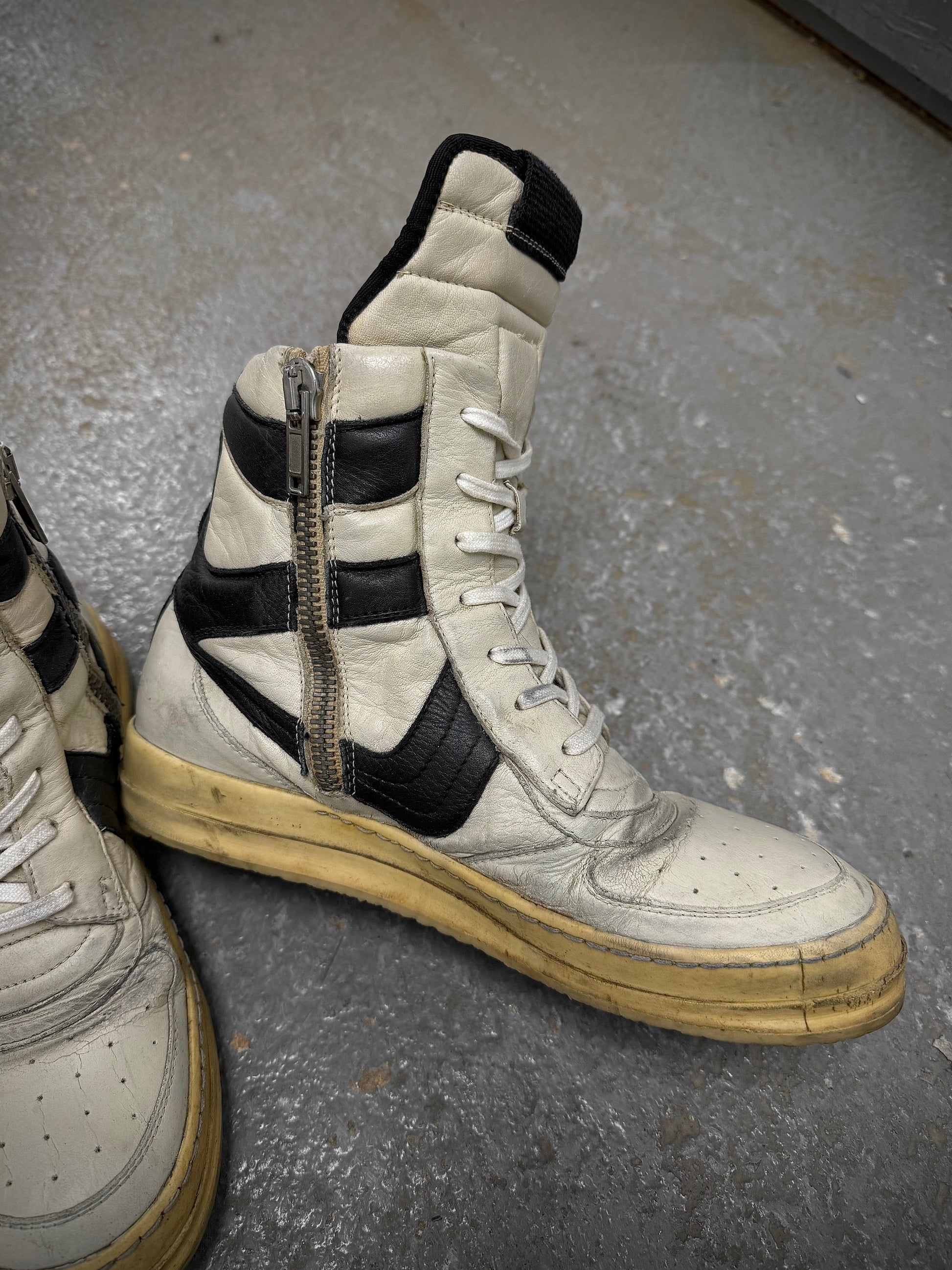 Rick Owens AW06 "DUSTULATOR" 'Reverse Oreo' Dunk Leather Sneakers detail | DRIEW GARMENTS
