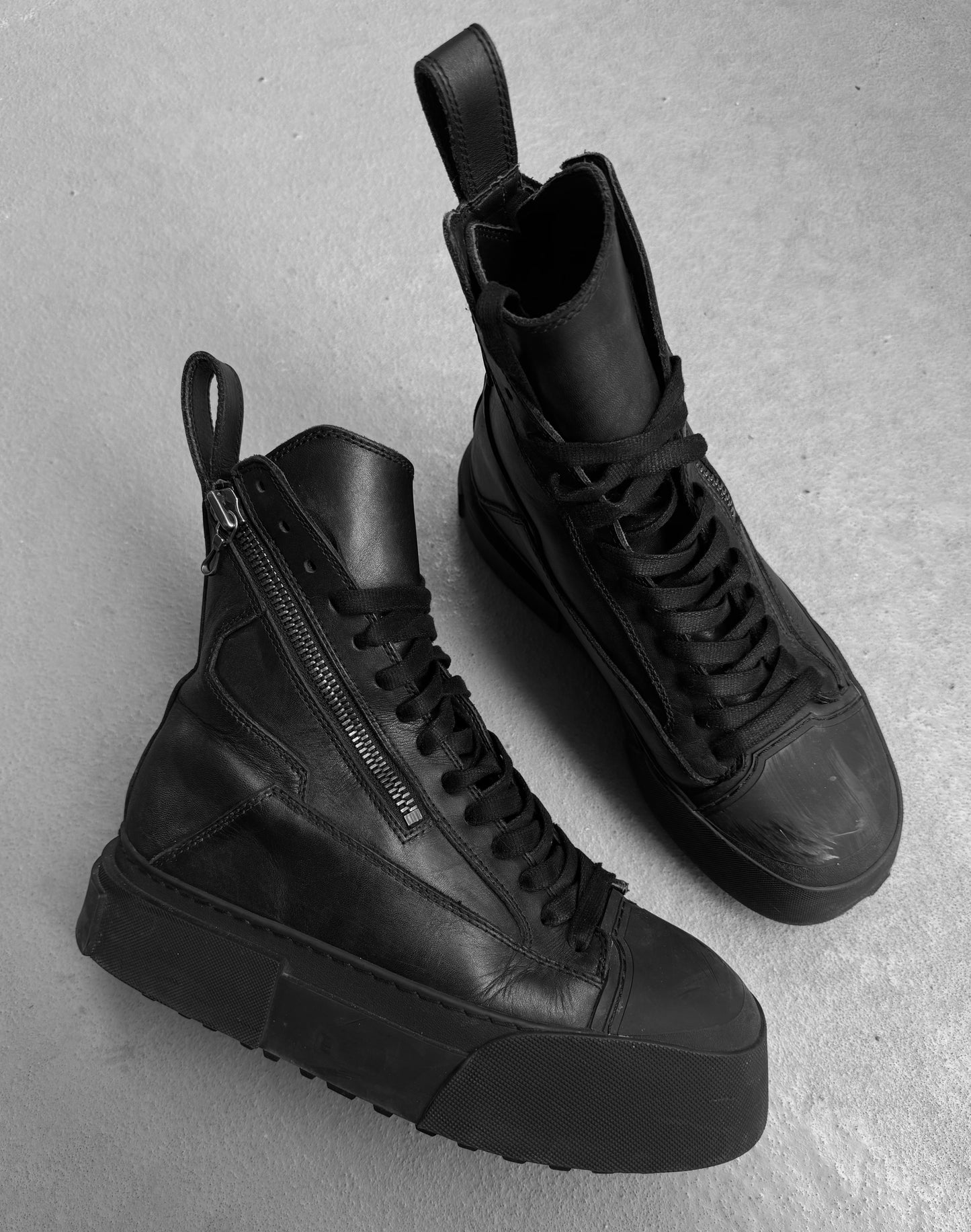 Julius_7 AW22 “EREBUS;” Side-zips Platform Leather Sneakers