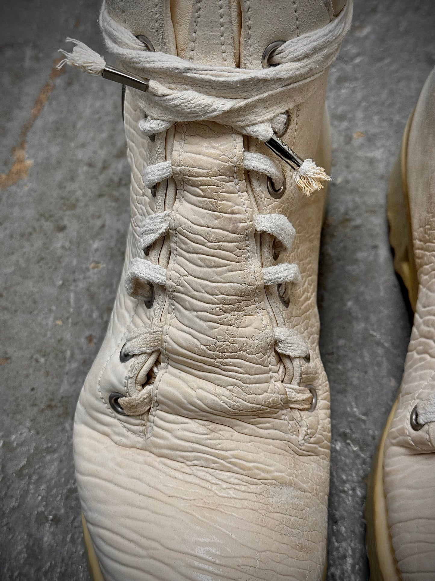 Carol Christian Poell 'AM/2684 CUBS-PTC/01' Object Dyed One-Piece Prosthetic Ankle Rubber Drip Work B detail | DRIEW GARMENTS