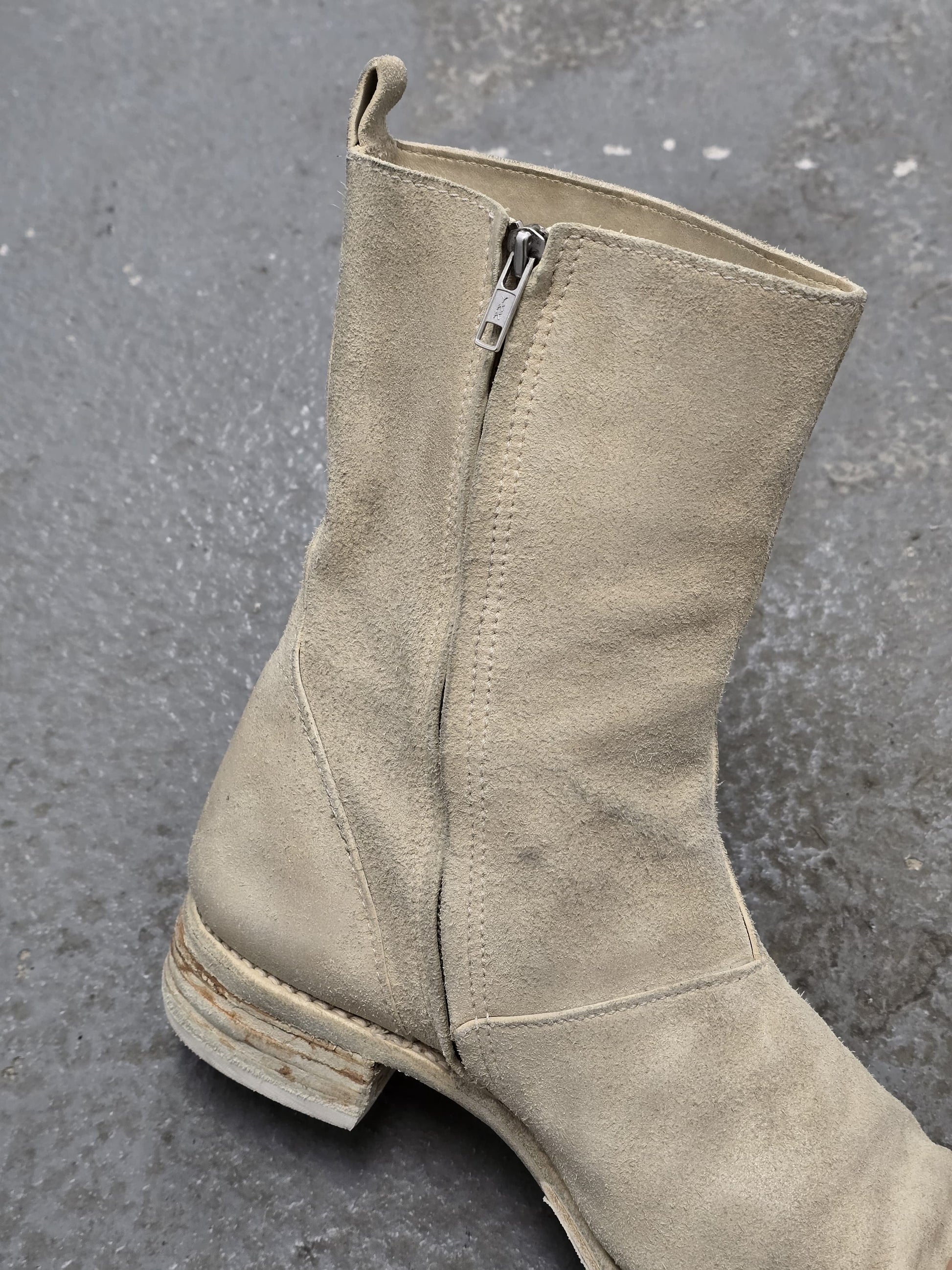 Carol Christian Poell AW05 "On Demand" Reverse Horse Leather Side Zip Boots detail | DRIEW GARMENTS