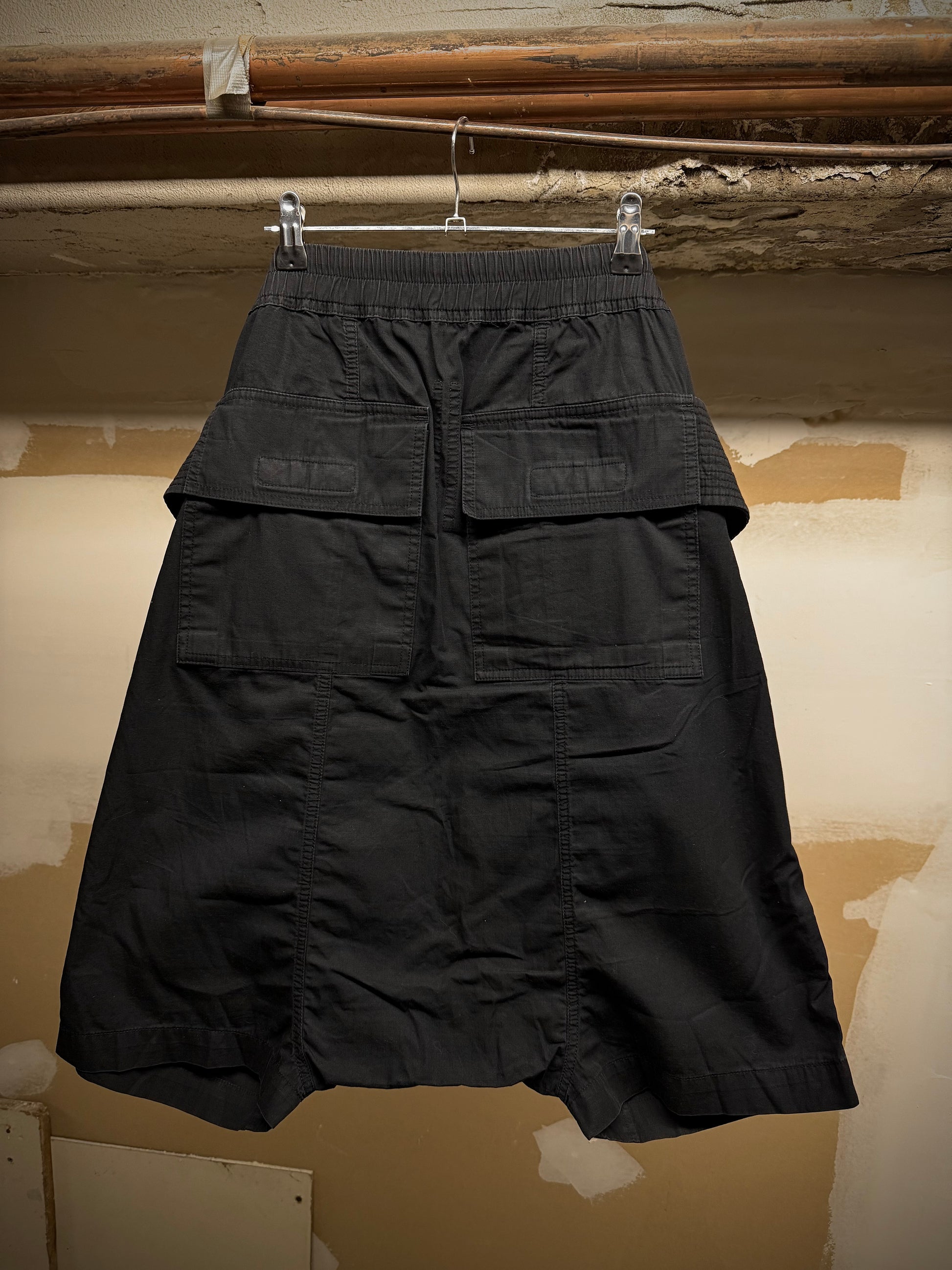 Rick Owens DRKSHDW SS19 "BABEL" Rip Stop Creatch Drop-crotch Cargo Shorts detail | DRIEW GARMENTS