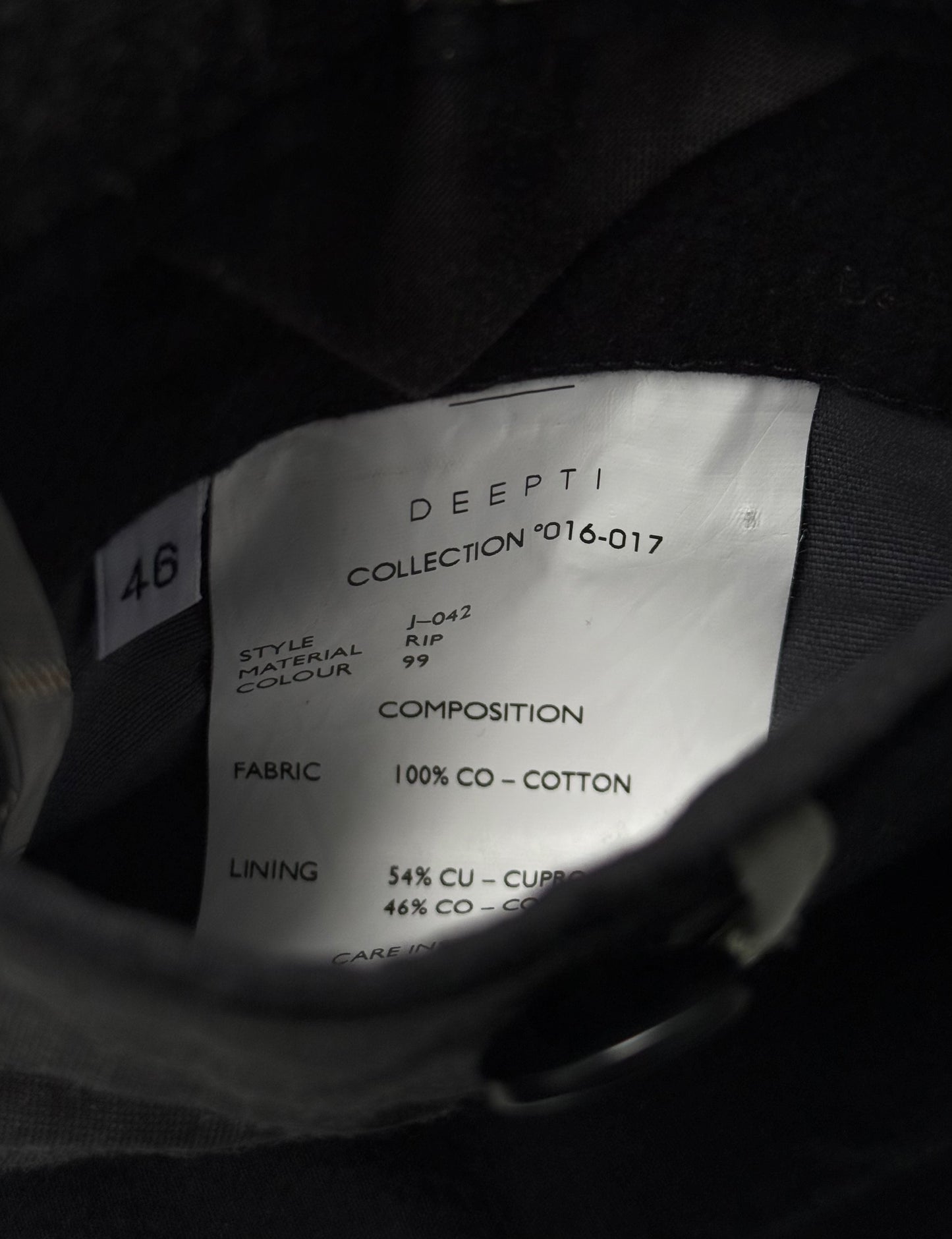 DEEPTI Collection °016-017 'J-042 RIP-99' Smoking Jacket detail | DRIEW GARMENTS