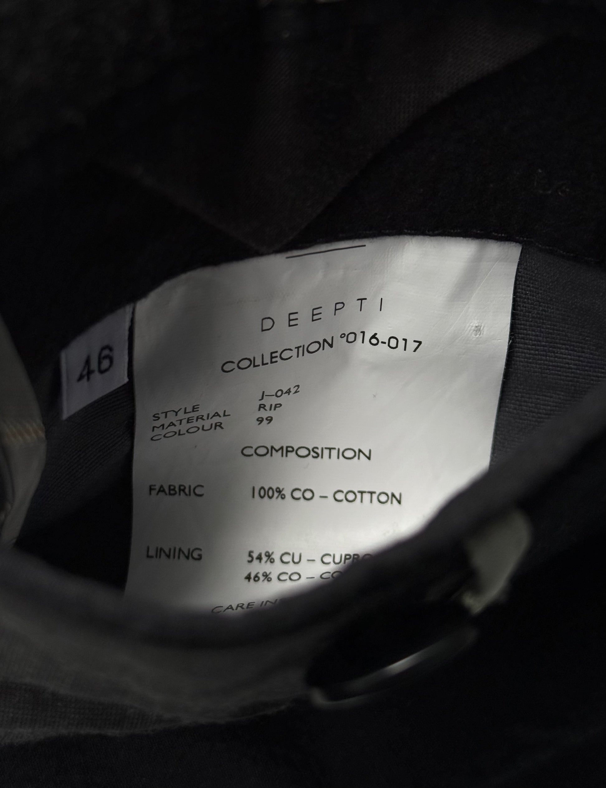 DEEPTI Collection °016-017 'J-042 RIP-99' Smoking Jacket detail | DRIEW GARMENTS