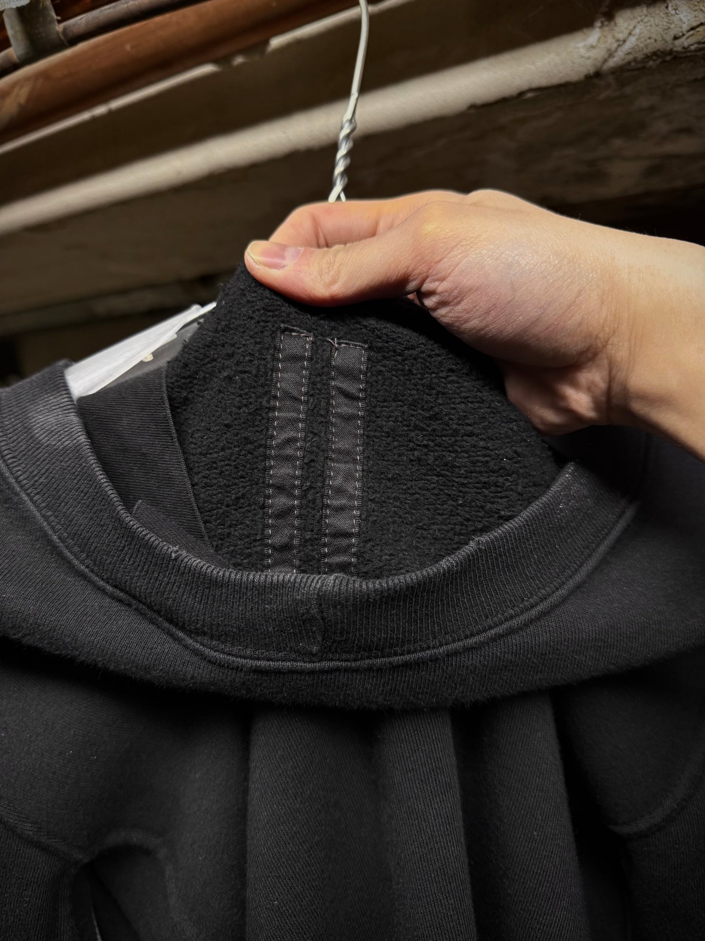 Rick Owens DRKSDHW AW07 "EXPLODER" Asymmetric Split Hem Long-sleeves Jumper detail | DRIEW GARMENTS