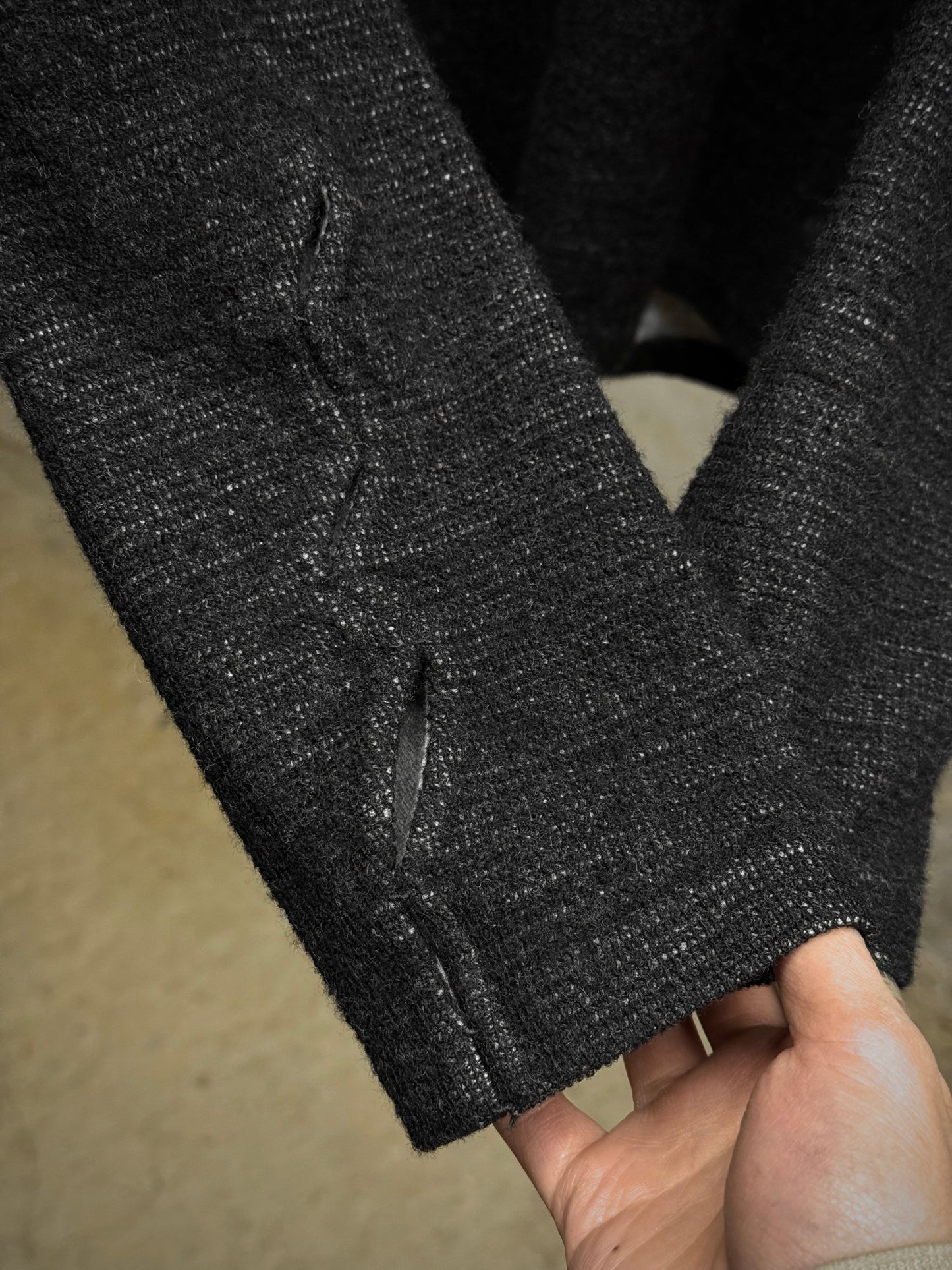DEEPTI Collection °016-017 'T-058 DUB-95' Crash Seam Long-sleeve detail | DRIEW GARMENTS