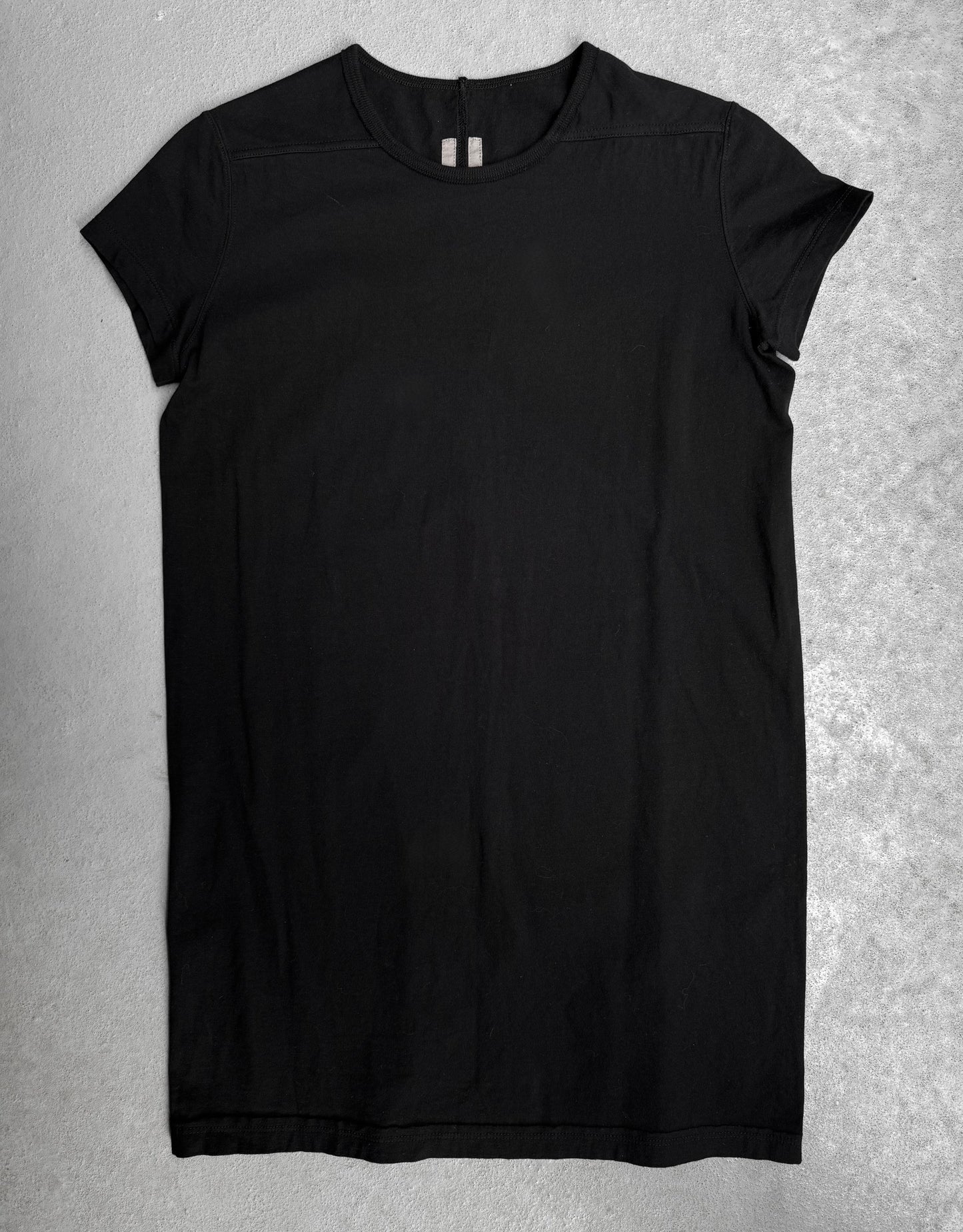 A Rick Owens AW17 “GLITTER” Level short-sleeve T-shirt in size IT 40 is laid flat on a light gray textured surface.