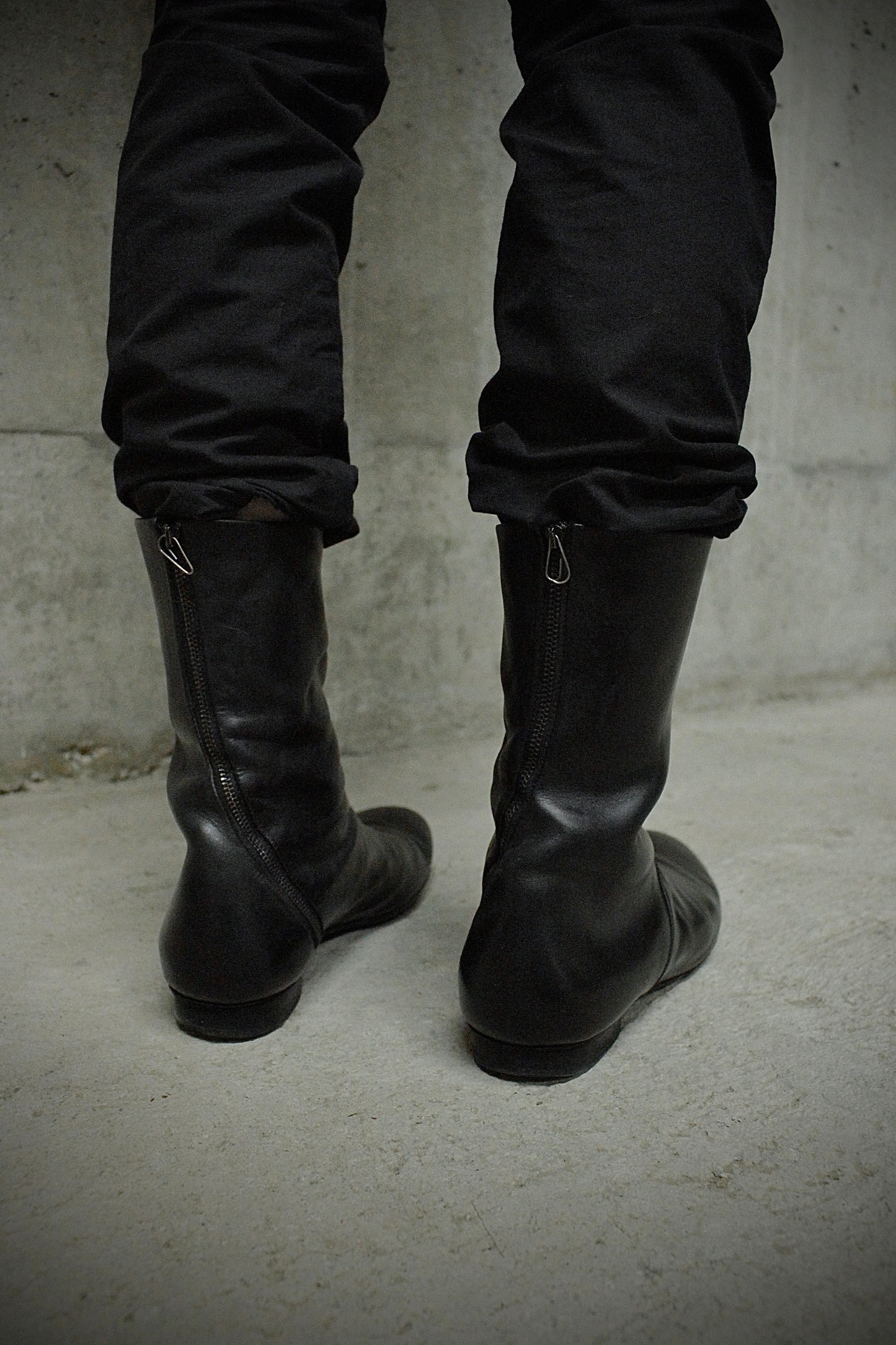 Maurizio Altieri Avantindietro 2009 Spiral Zip Cow Leather Boots detail | DRIEW GARMENTS