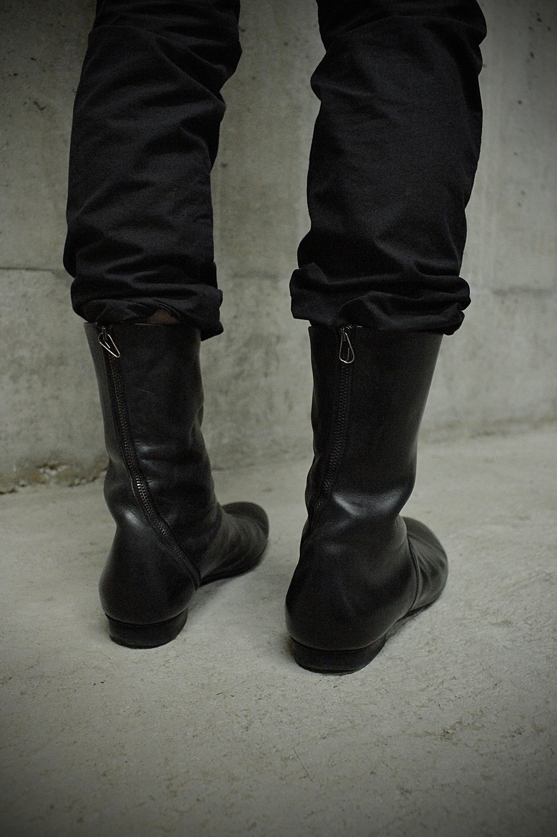 Maurizio Altieri Avantindietro 2009 Spiral Zip Cow Leather Boots detail | DRIEW GARMENTS