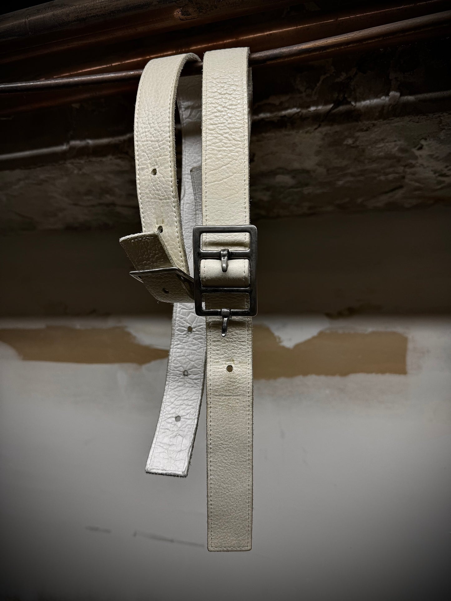 Carol Christian Poell Belt 'AM/2624-IN PABER-PTC/03' Bipolar Paper Dart Bison Leather Belt detail | DRIEW GARMENTS