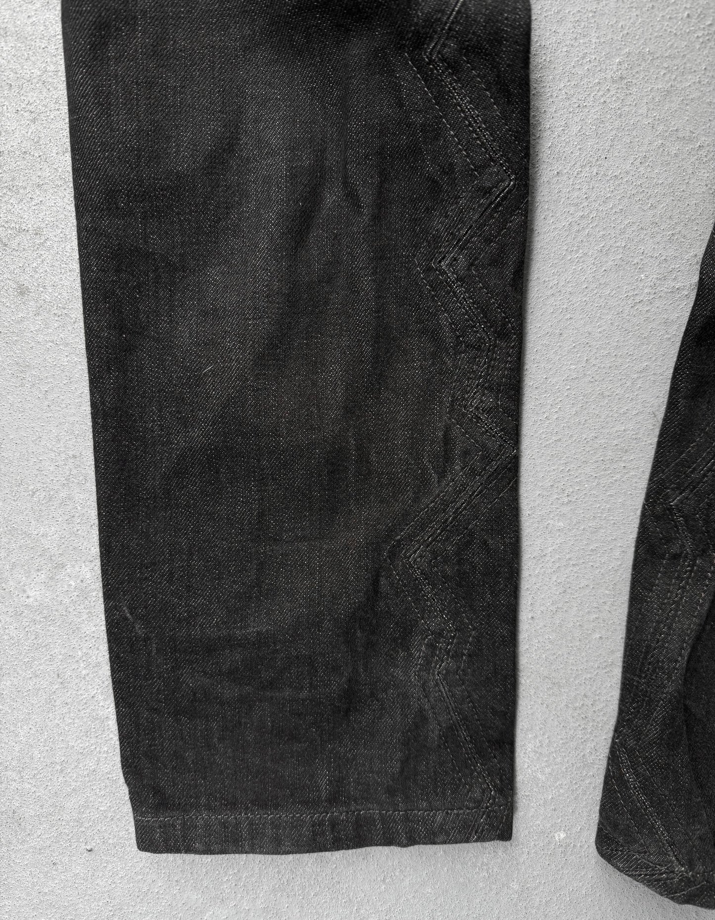 DEEPTI Collection °016-017 ‘D-050 YAW-95’ Closed Crash Seam Low Cut Denim