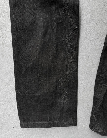 DEEPTI Collection °016-017 ‘D-050 YAW-95’ Closed Crash Seam Low Cut Denim