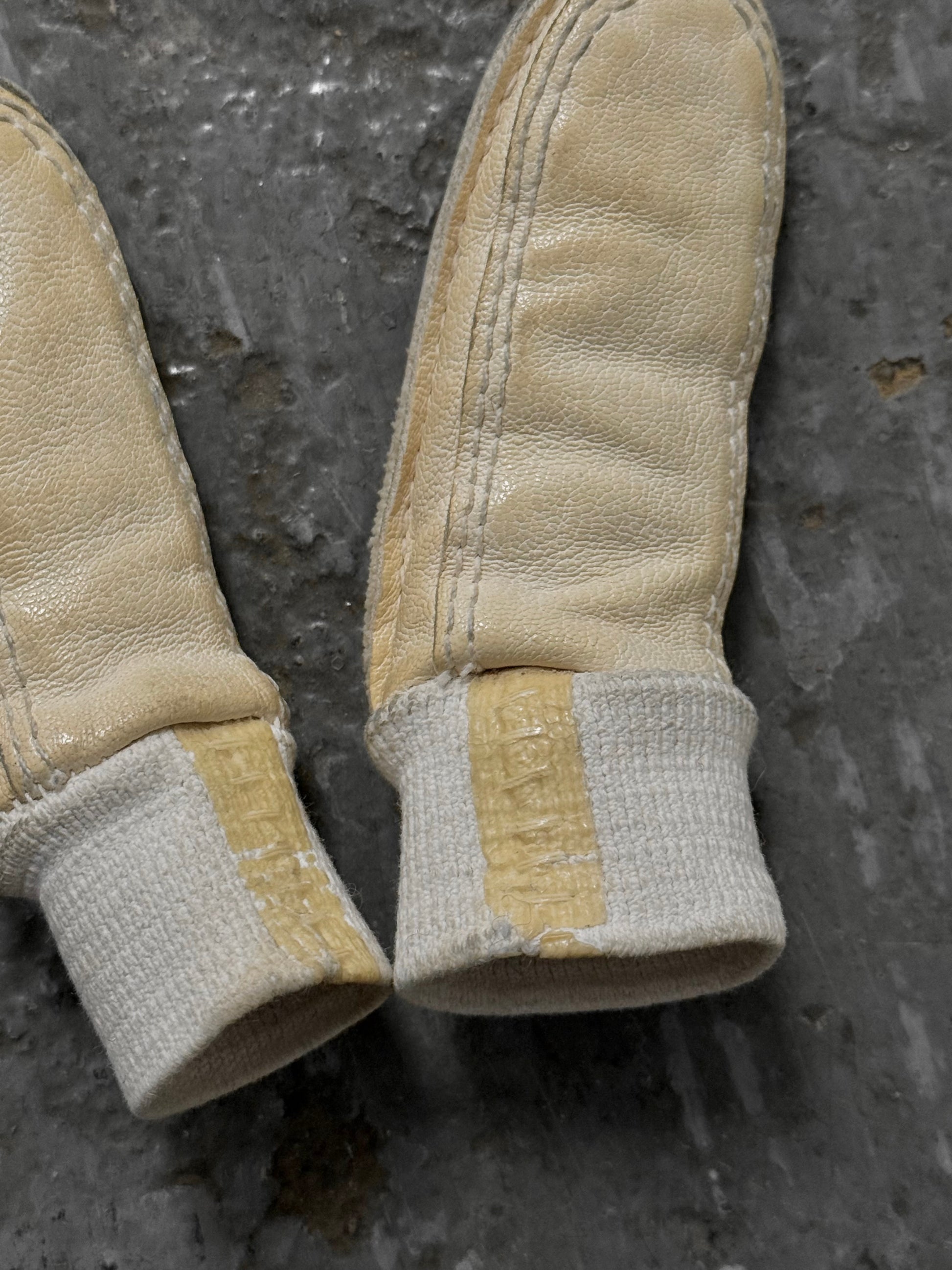 Carol Christian Poell 'AM/2596 ROOMS-PTC/01' Object-dyed Kangaroo Leather Prosthetic Fingers (2pcs) detail | DRIEW GARMENTS