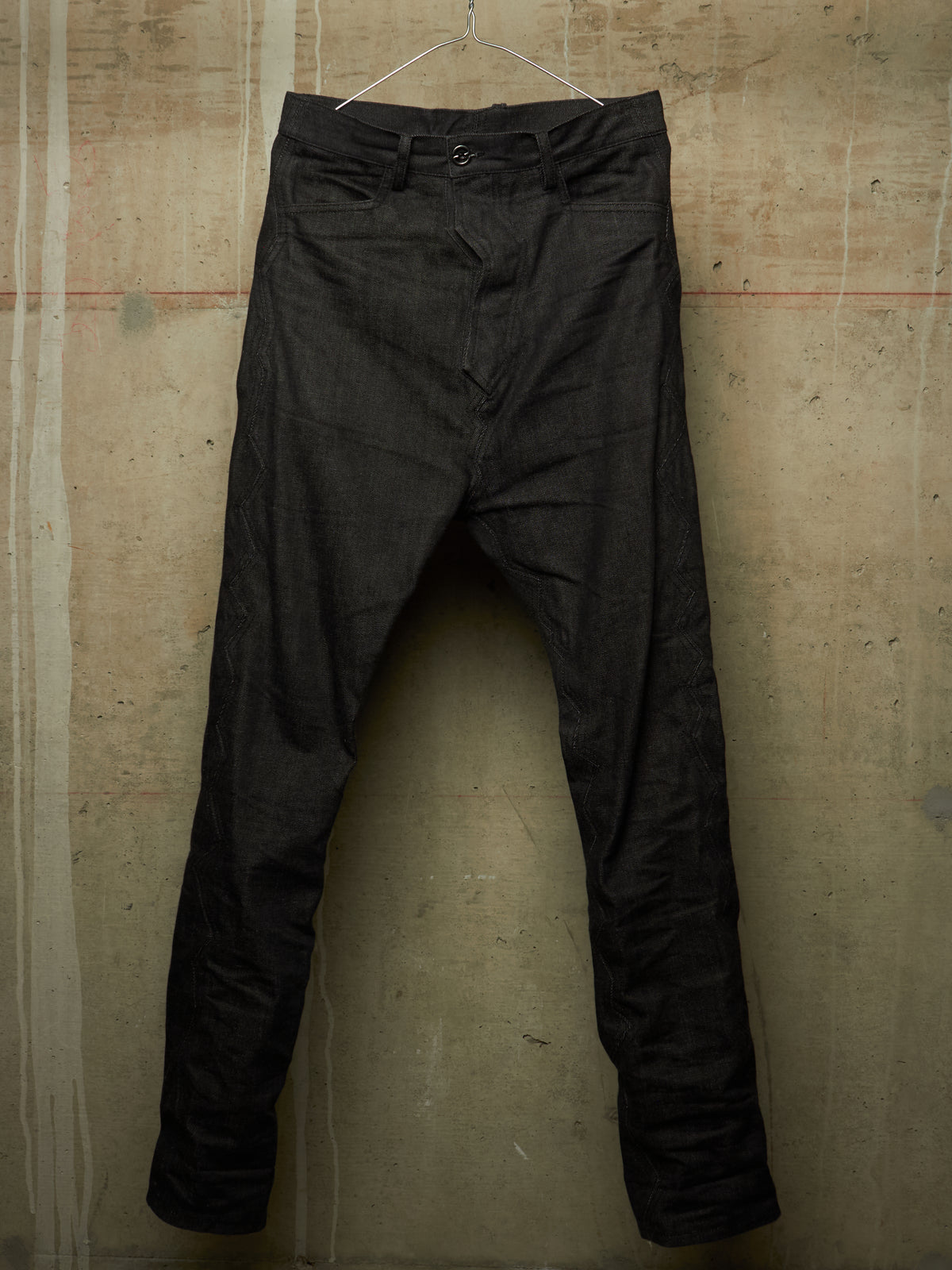 DEEPTI Collection °016-017 ‘D-050 YAW-95’ Closed Crash Seam Low Cut Denim