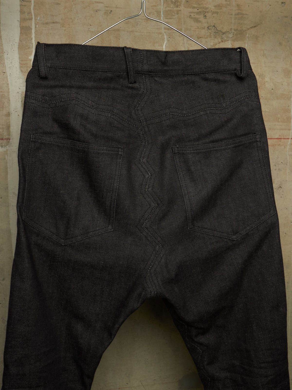 DEEPTI Collection °016-017 ‘D-050 YAW-95’ Closed Crash Seam Low Cut Denim