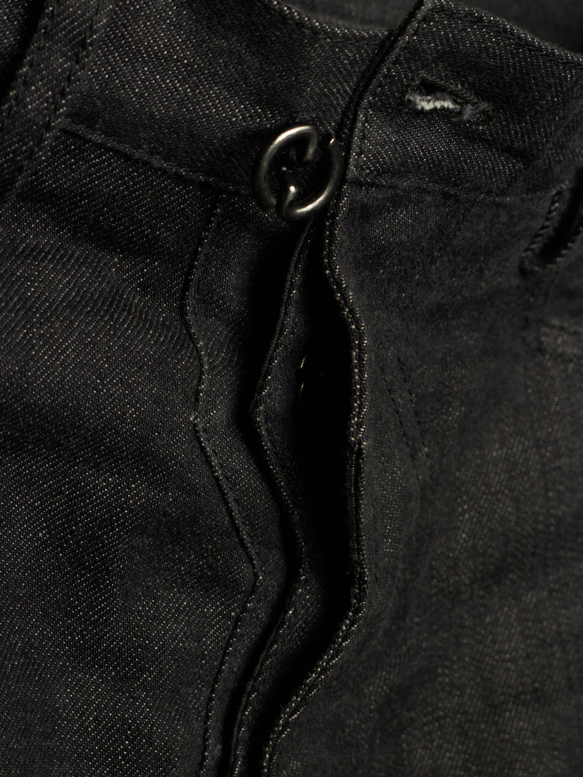 DEEPTI Collection °016-017 ‘D-050 YAW-95’ Closed Crash Seam Low Cut Denim
