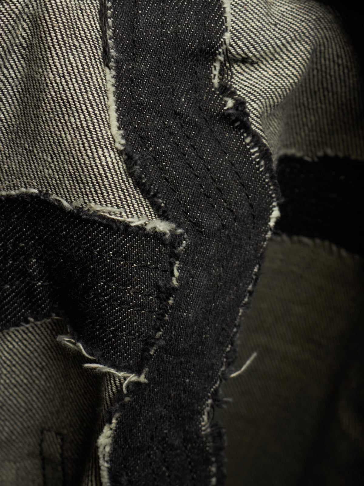 DEEPTI Collection °016-017 ‘D-050 YAW-95’ Closed Crash Seam Low Cut Denim