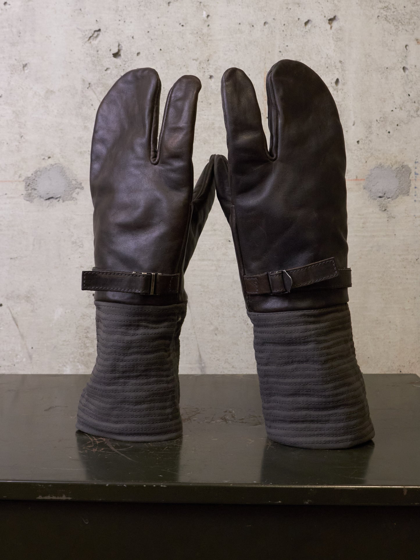 DEEPTI Collection °018-019 'LA–124W EMUF-90' Wired Trigger Horse Leather Gloves