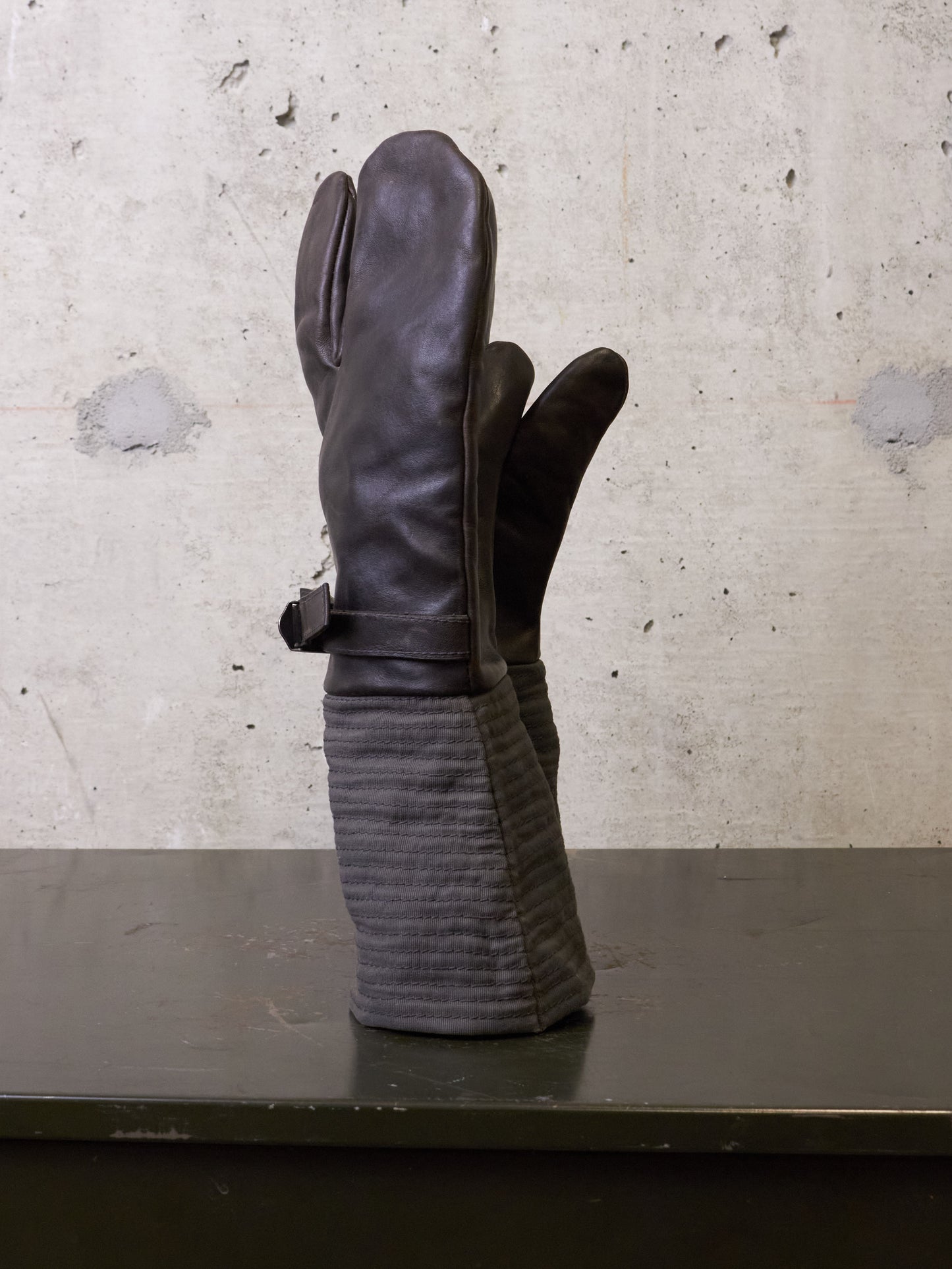 DEEPTI Collection °018-019 'LA–124W EMUF-90' Wired Trigger Horse Leather Gloves