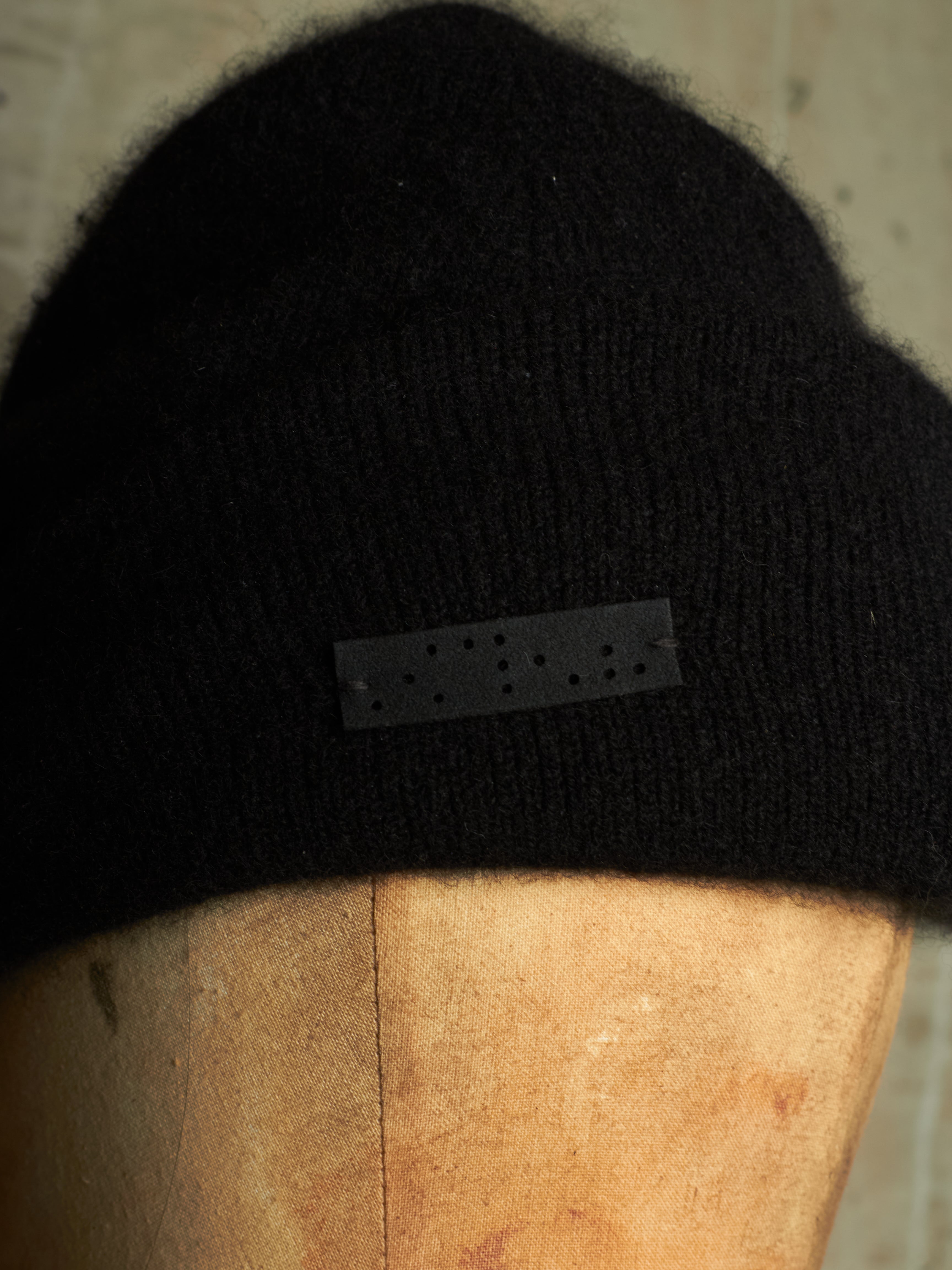 DEVOA Black Cashmere Double-Layered Knit Beanie | DRIEW